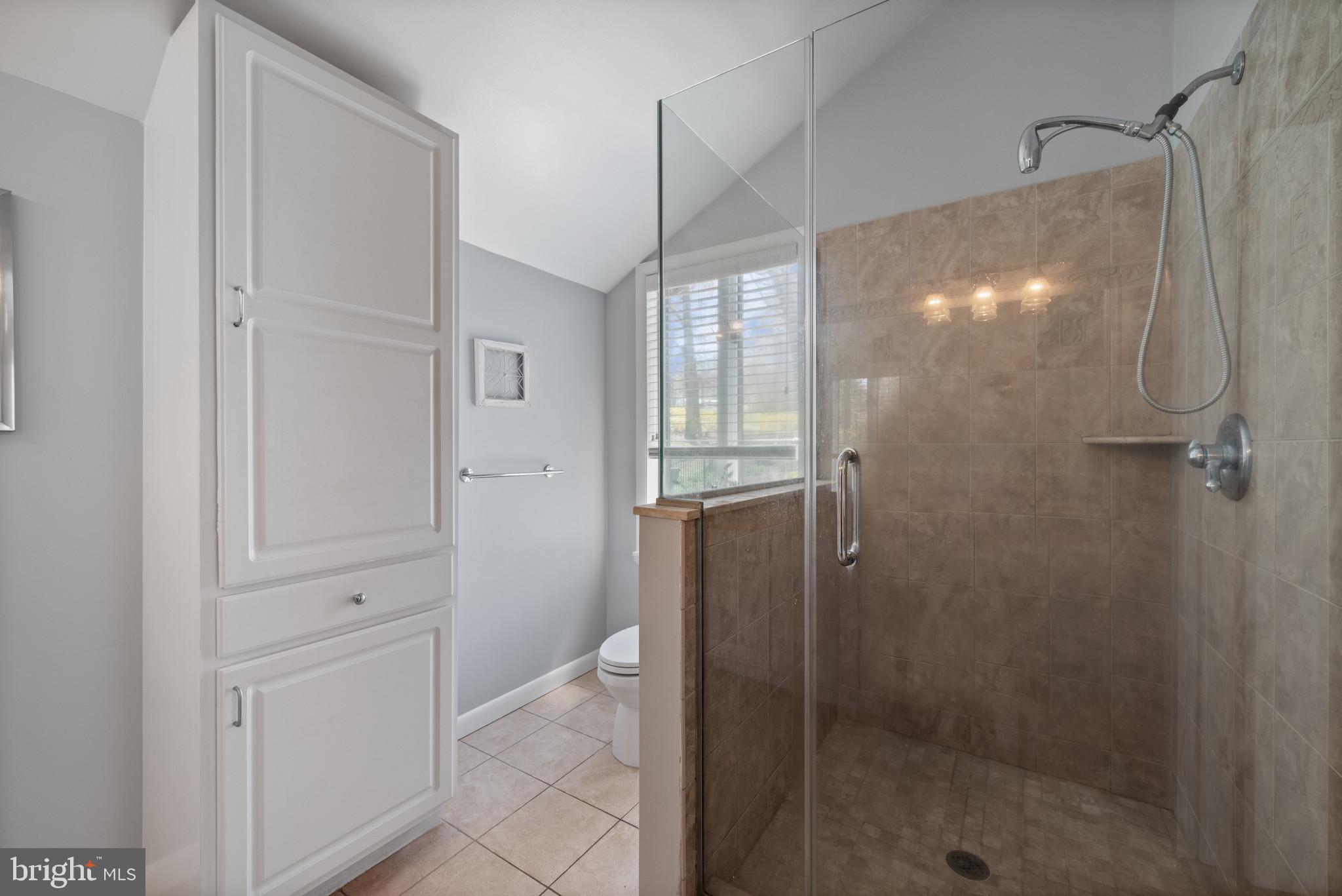 ORCHARD LAKES - Residential