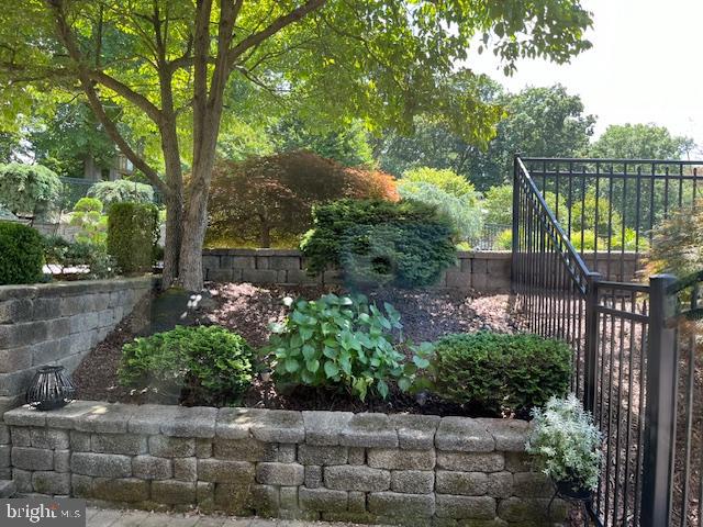 ORCHARD LAKES - Residential