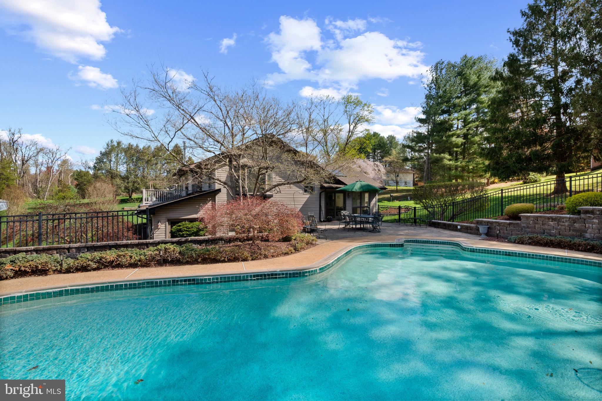 ORCHARD LAKES - Residential