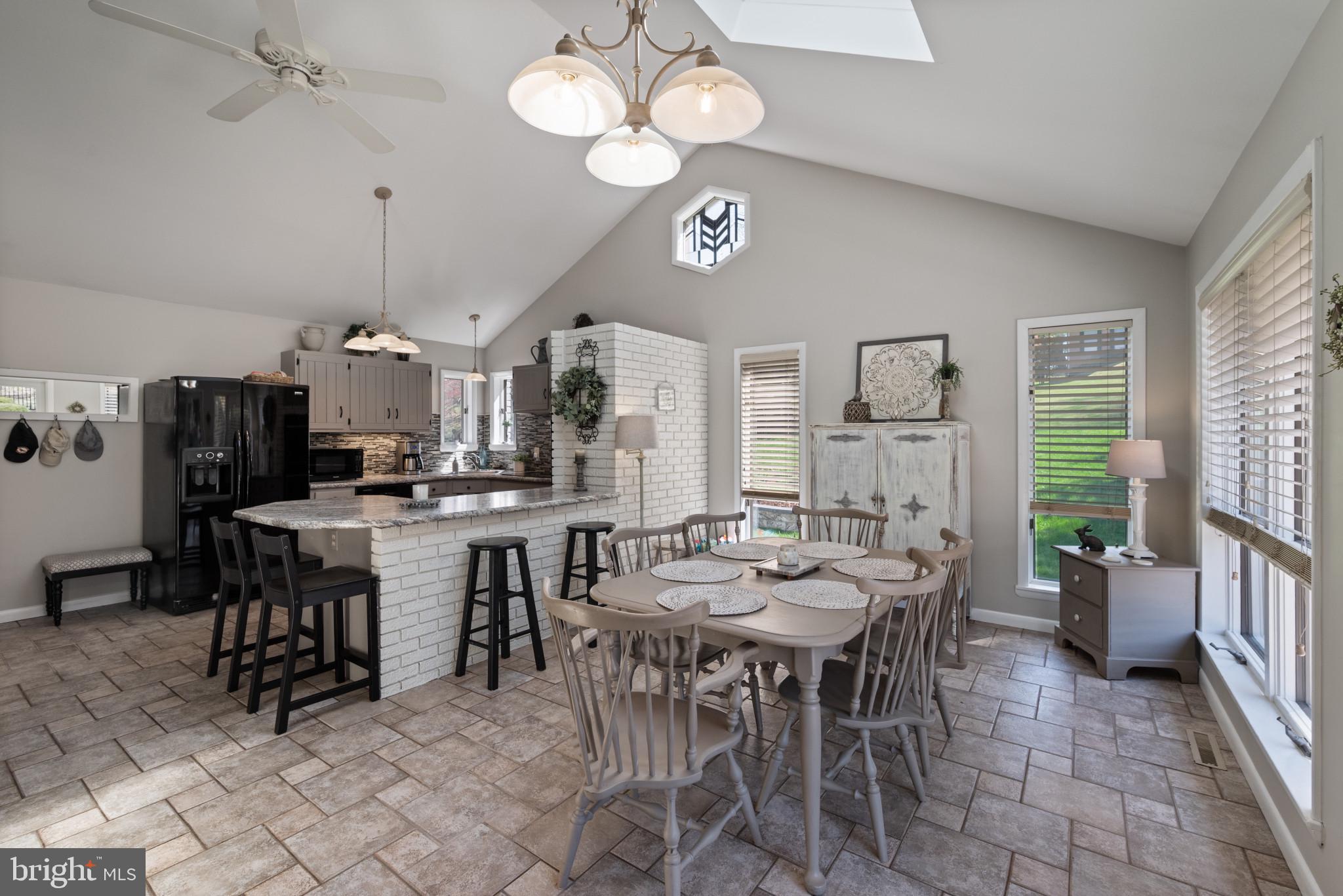 ORCHARD LAKES - Residential