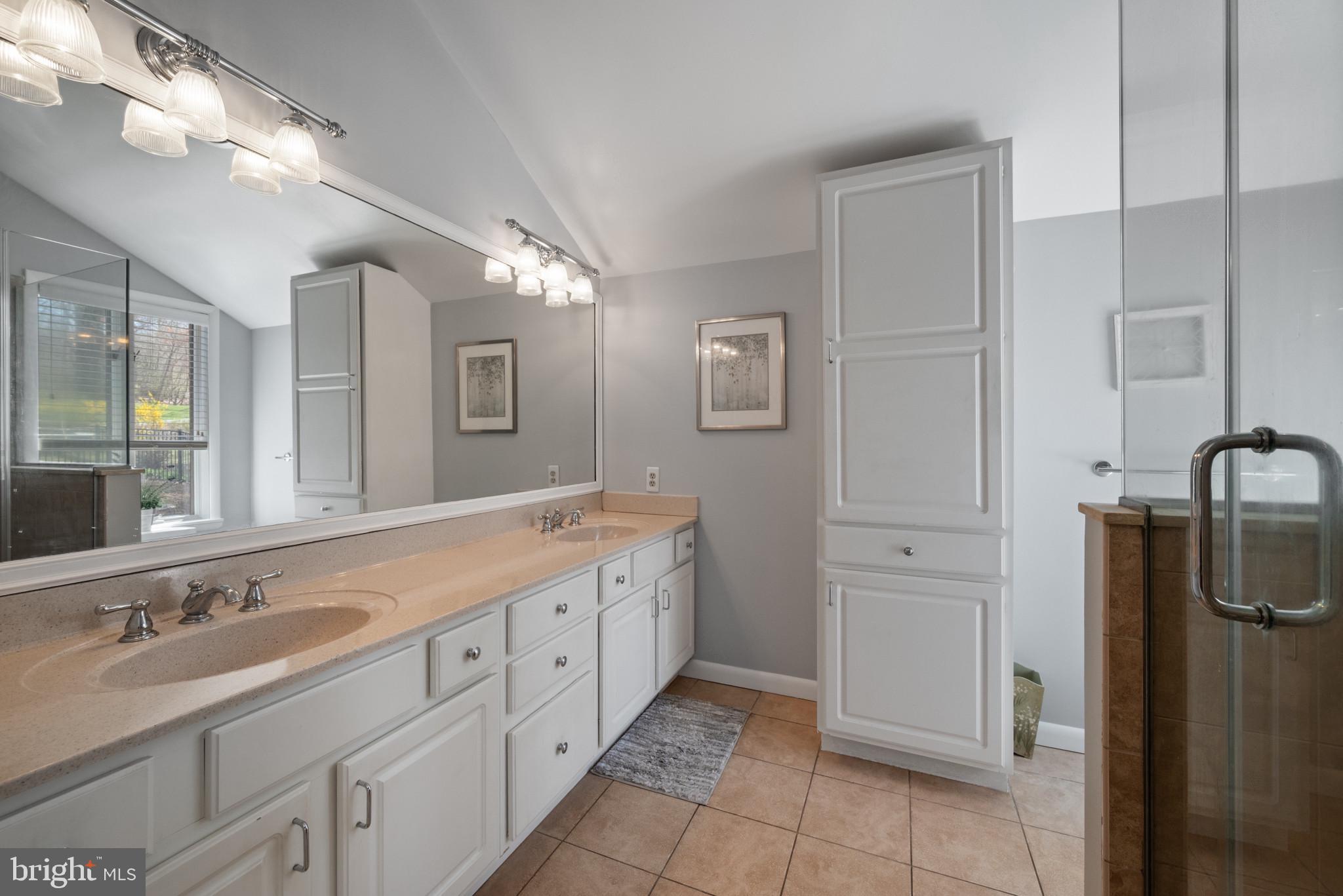 ORCHARD LAKES - Residential