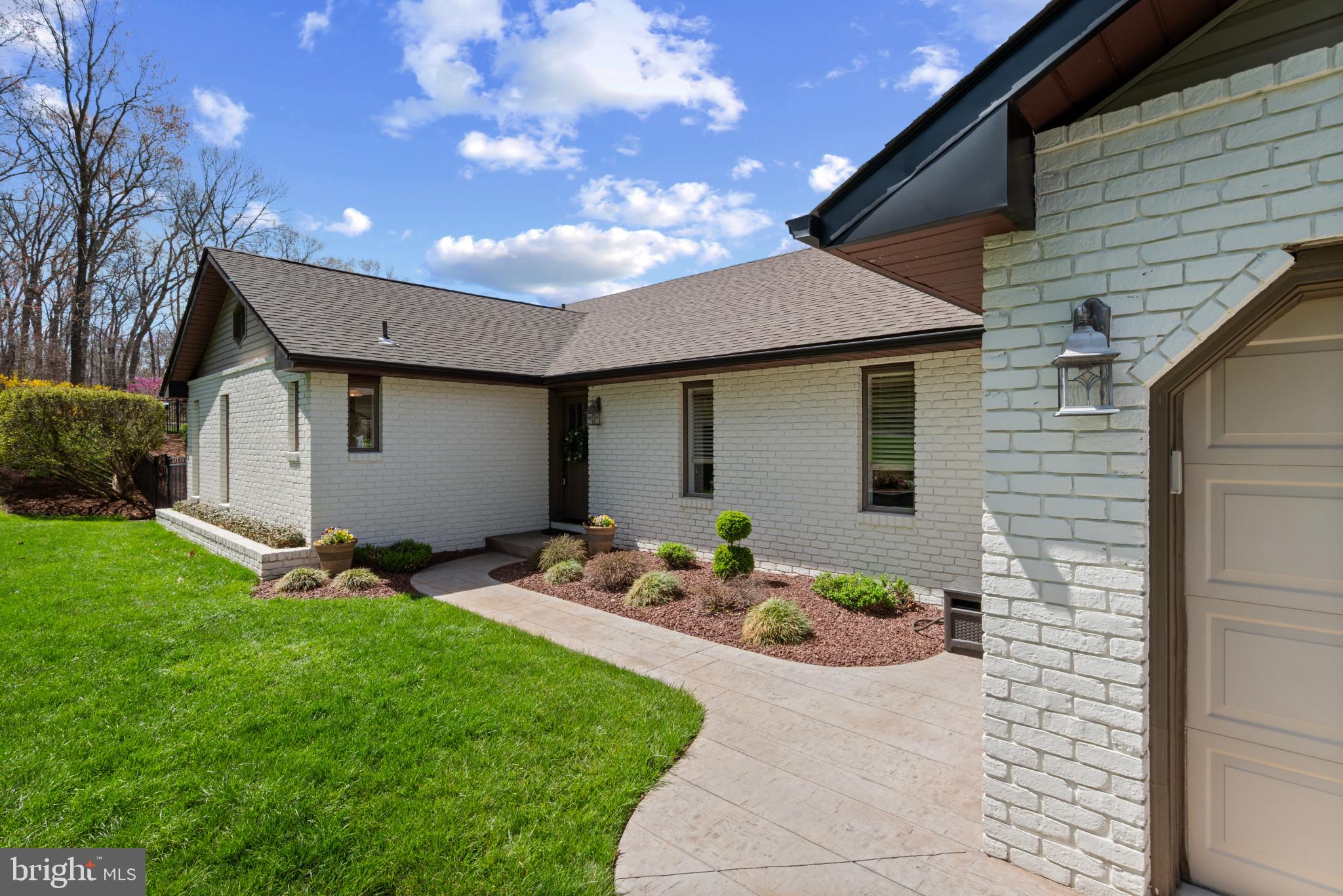 ORCHARD LAKES - Residential