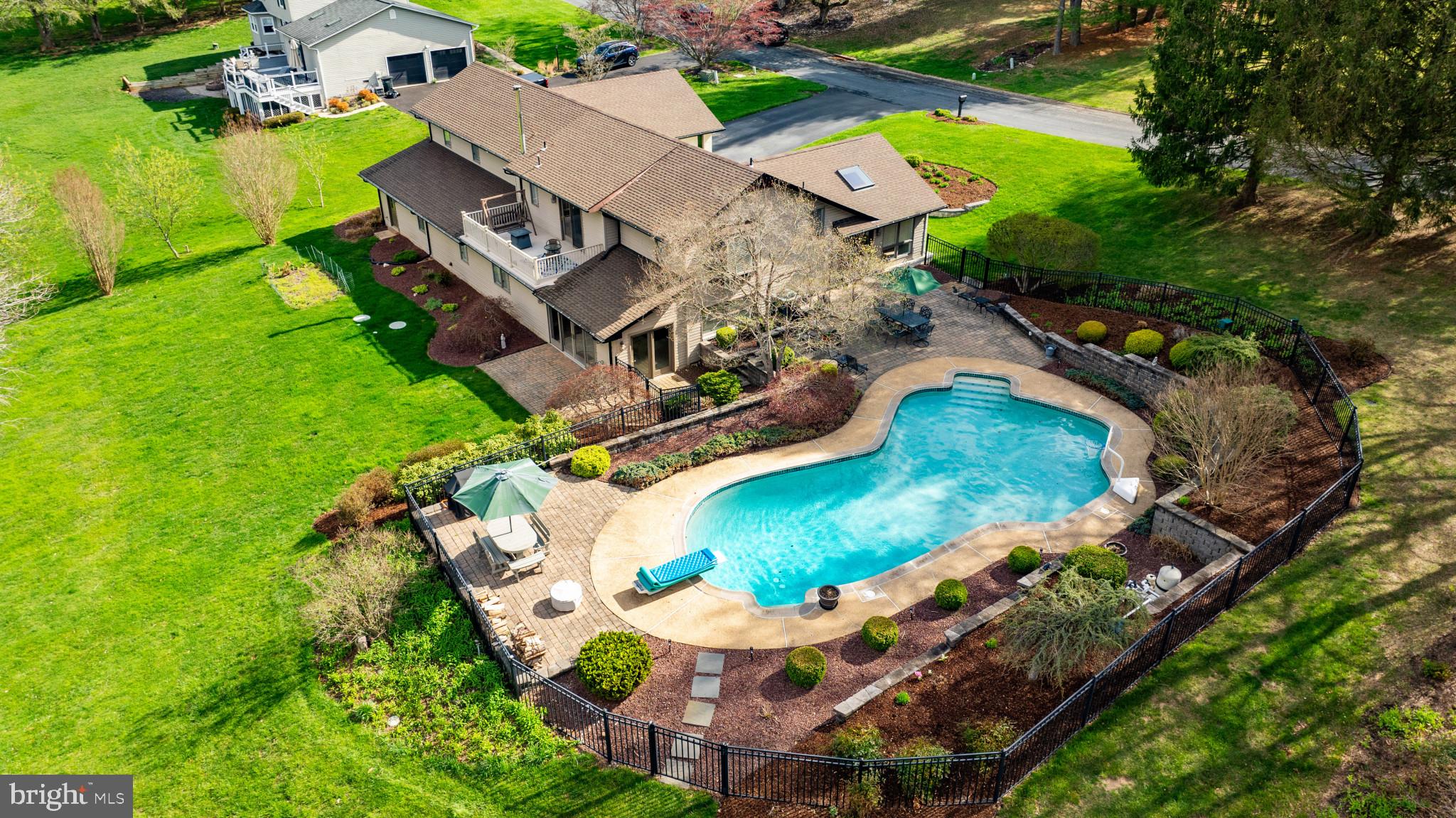 ORCHARD LAKES - Residential