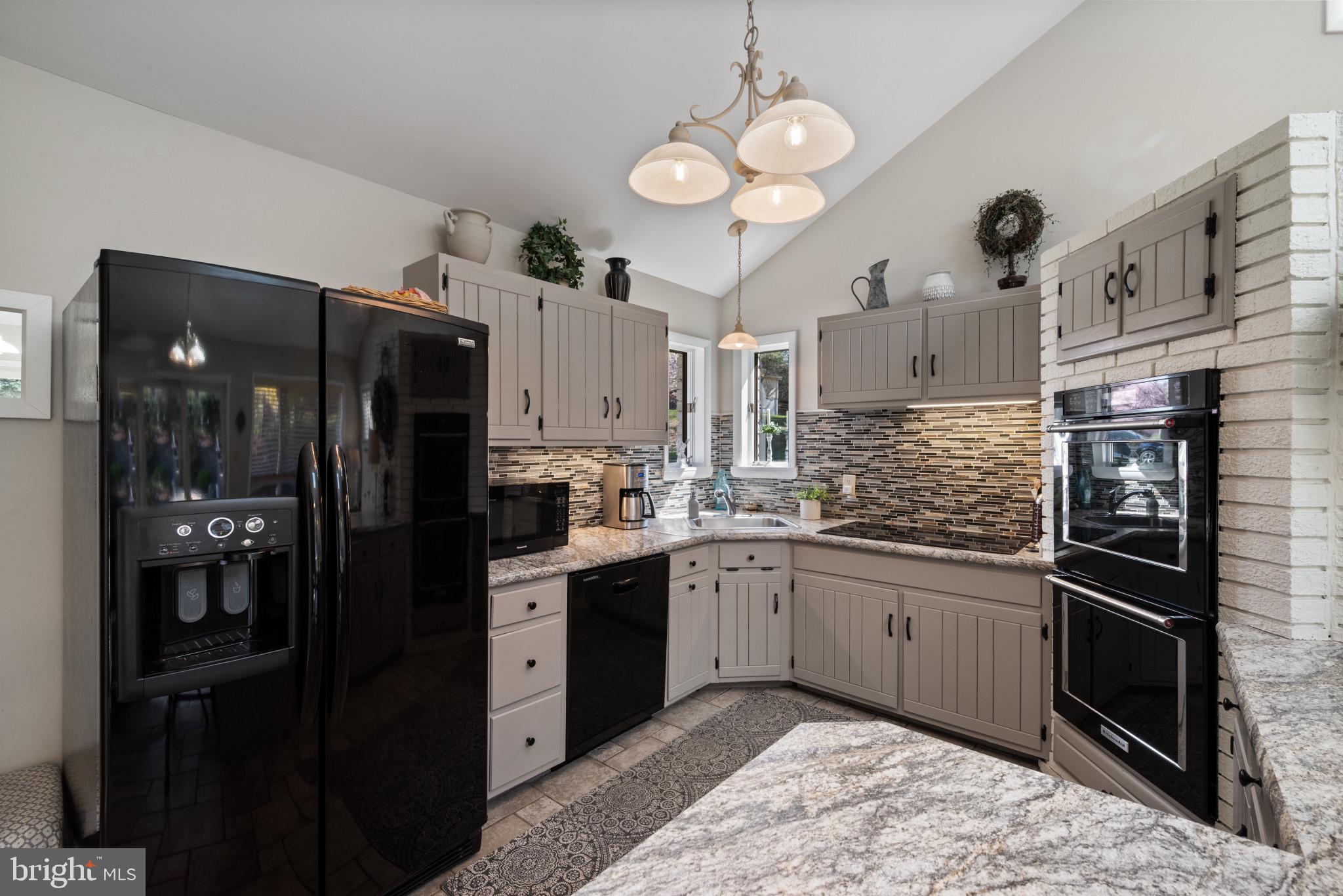 ORCHARD LAKES - Residential