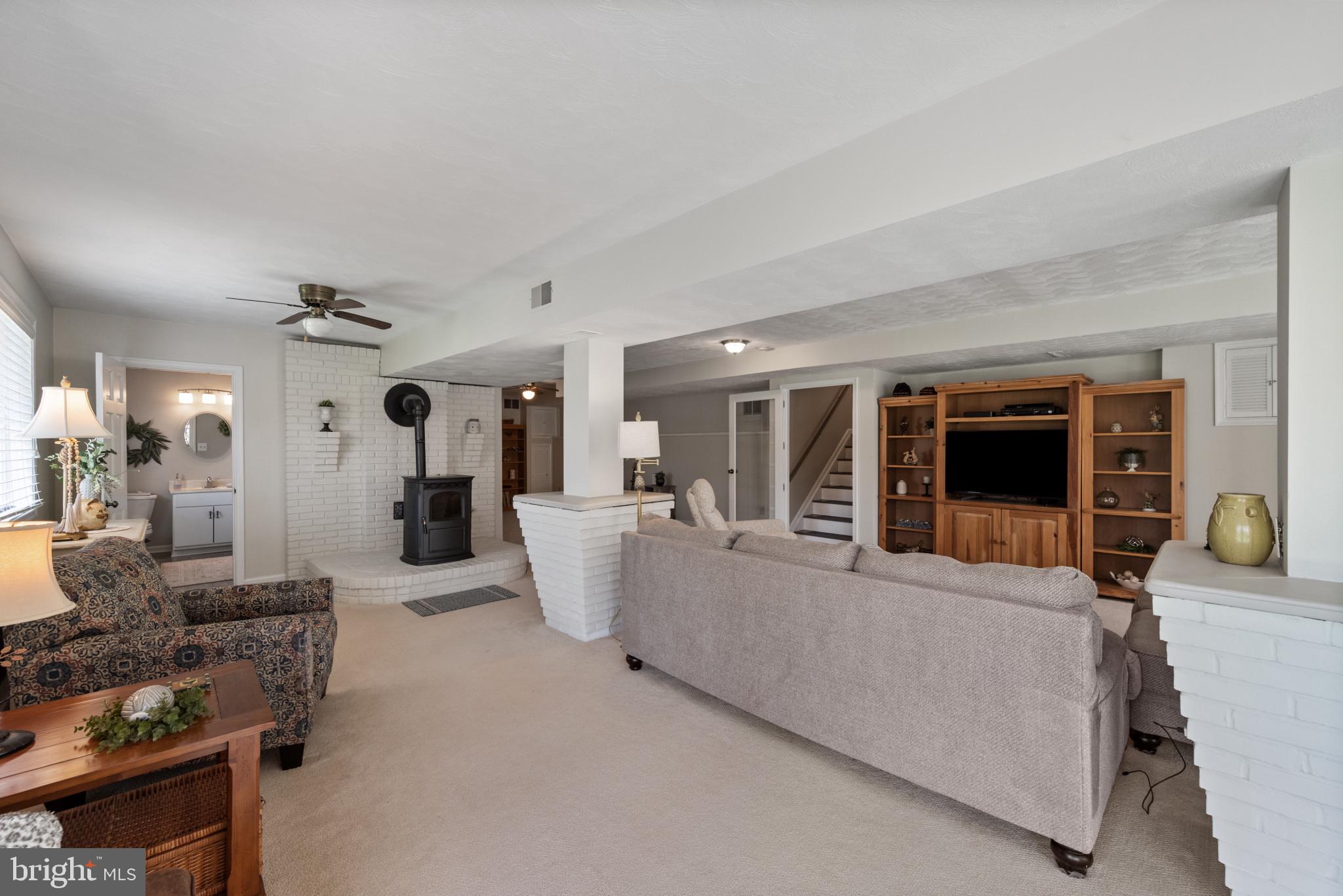 ORCHARD LAKES - Residential