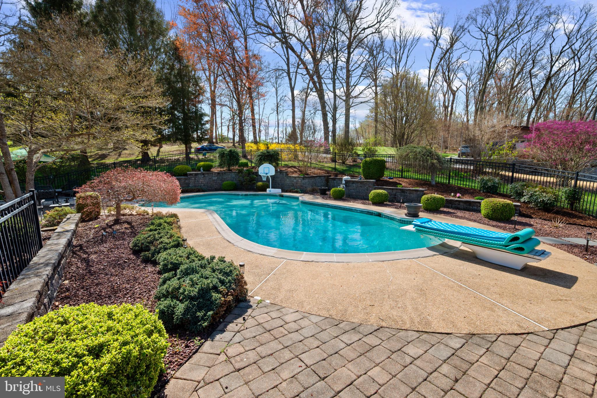 ORCHARD LAKES - Residential