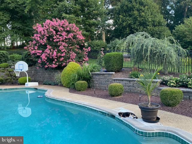 ORCHARD LAKES - Residential