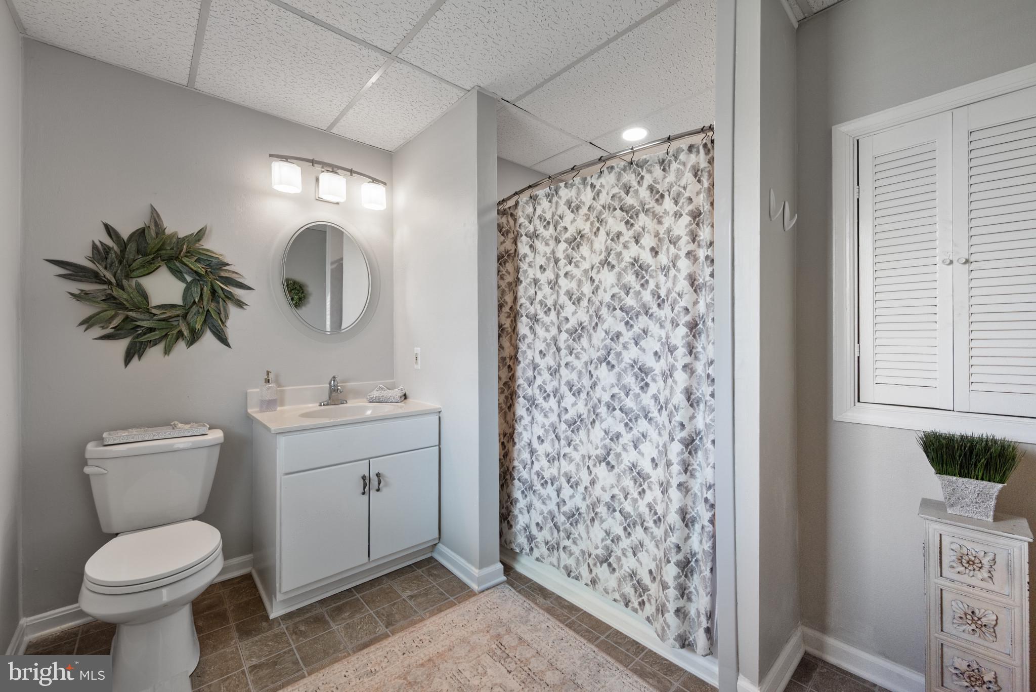 ORCHARD LAKES - Residential