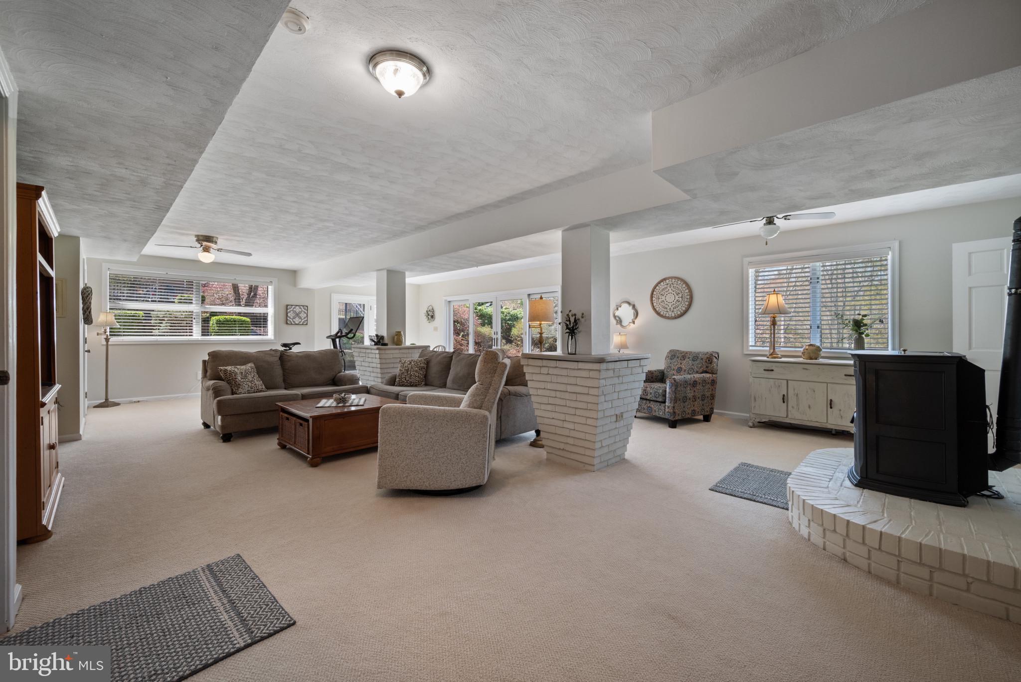 ORCHARD LAKES - Residential