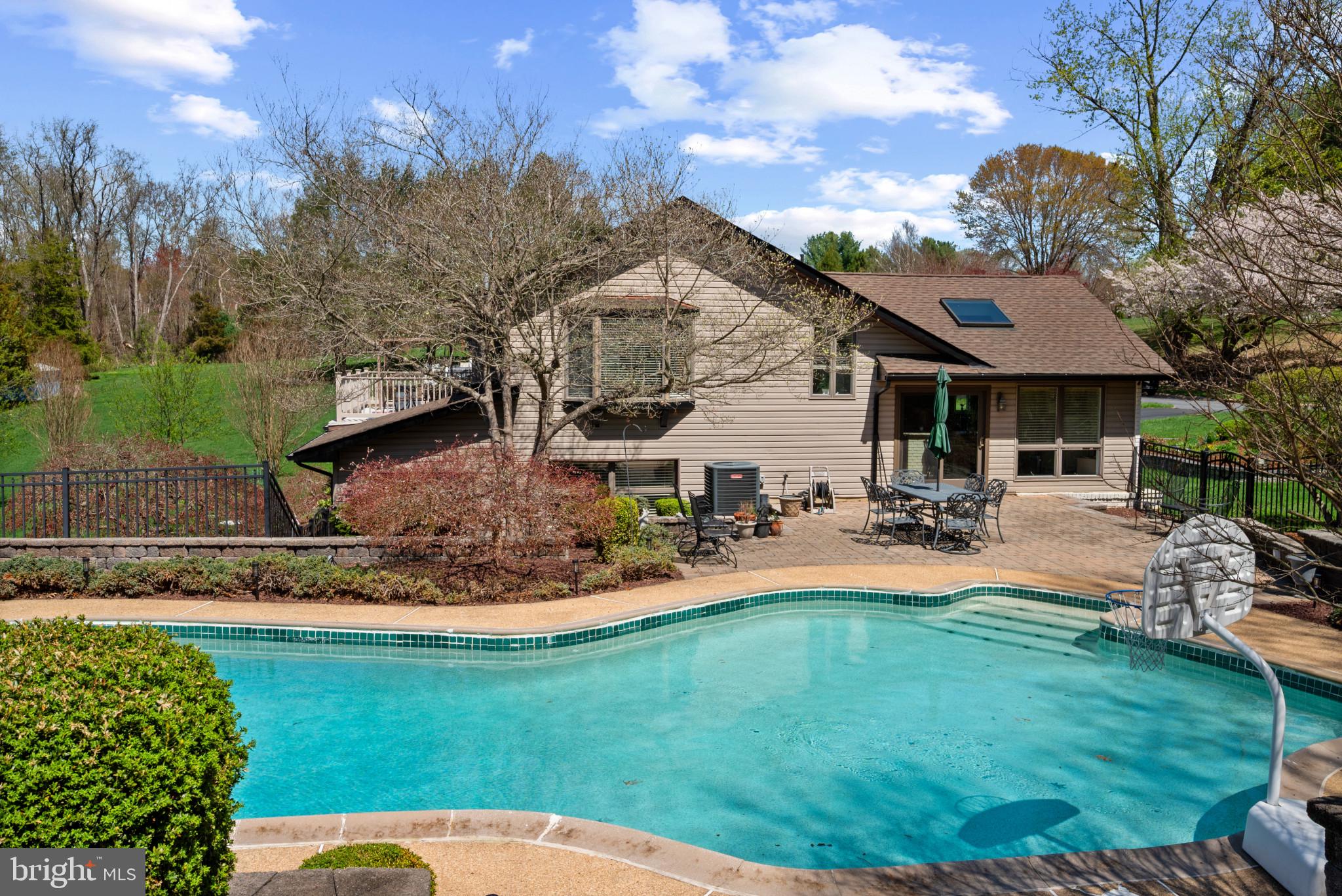 ORCHARD LAKES - Residential