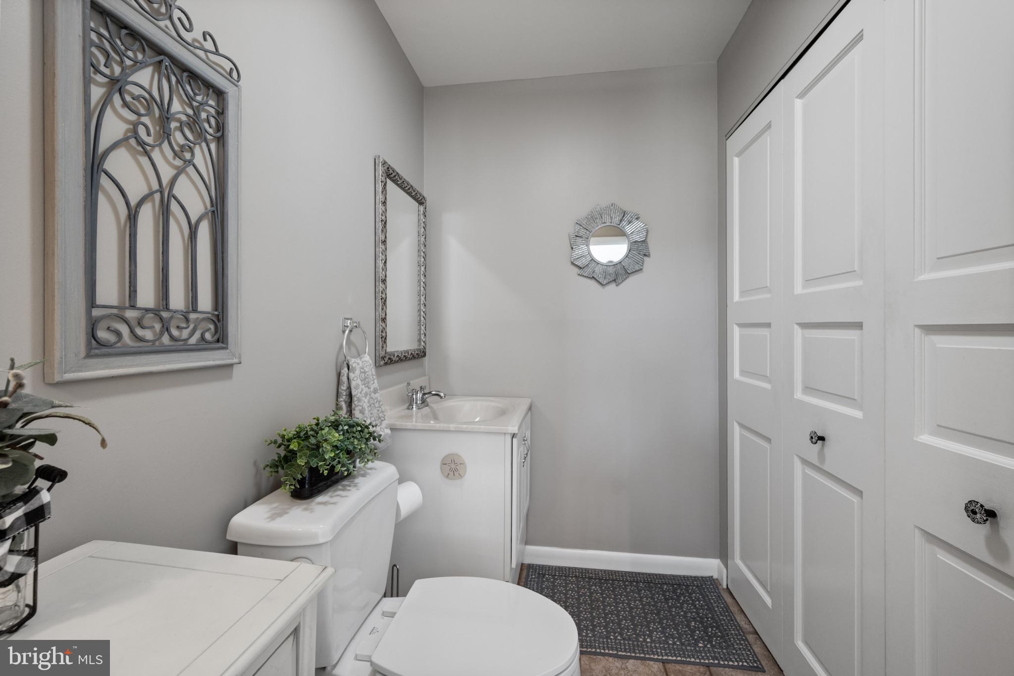 ORCHARD LAKES - Residential