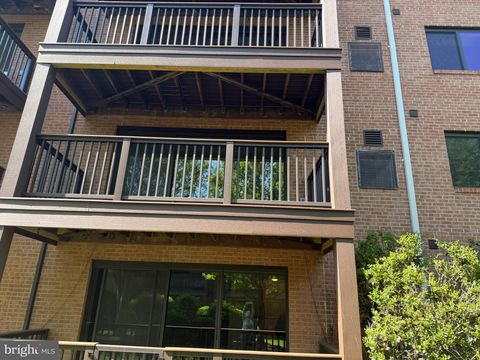 Photo of FALLS CHURCH, VA 22043 (MLS # VAFX2306374)