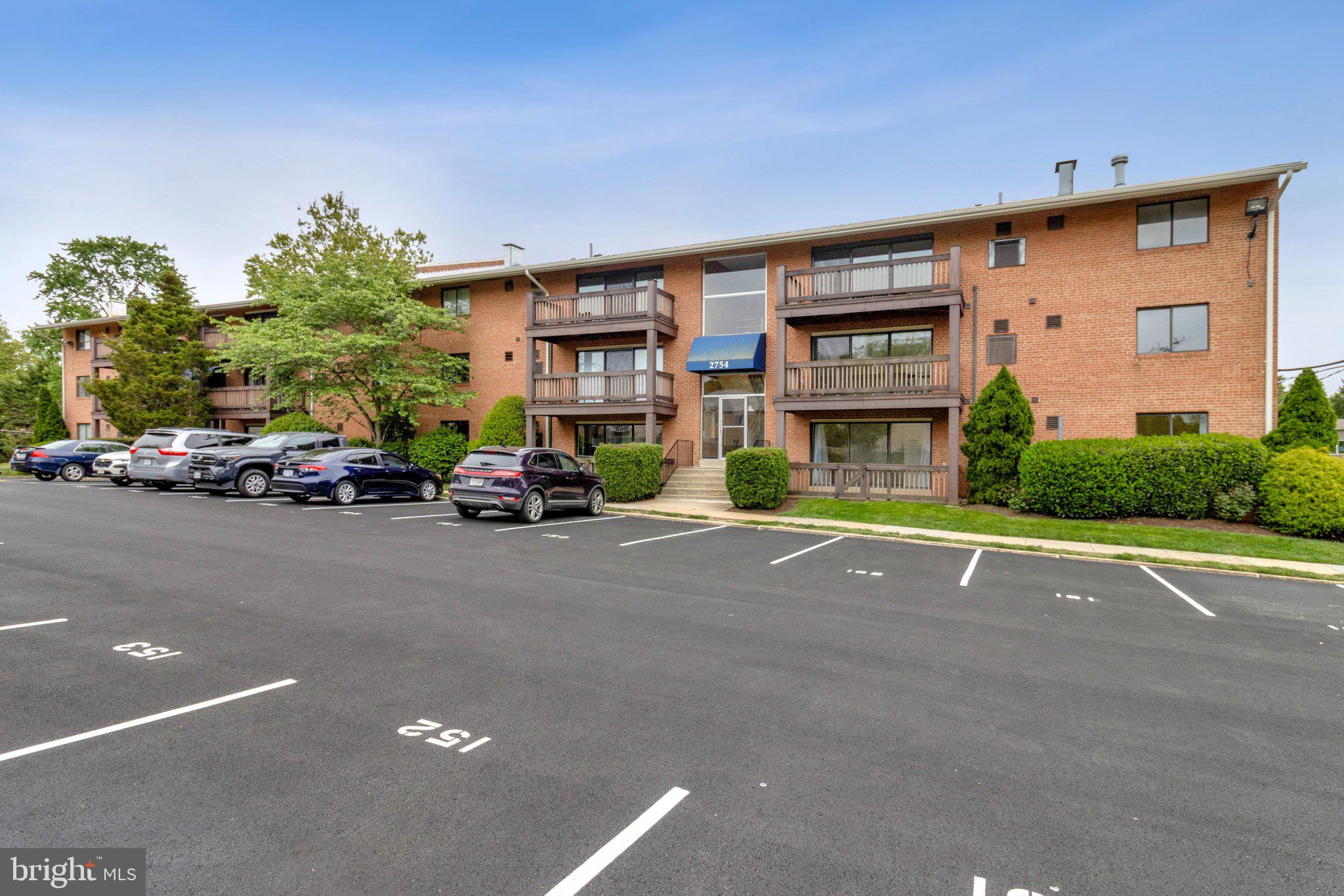 FALLS CHURCH GARDENS - Residential