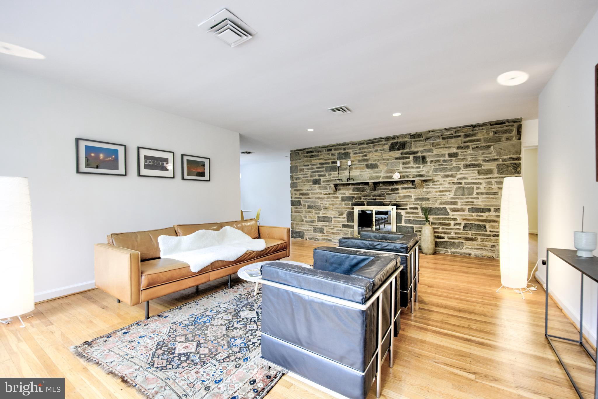 307 E ROUMFORT ROAD