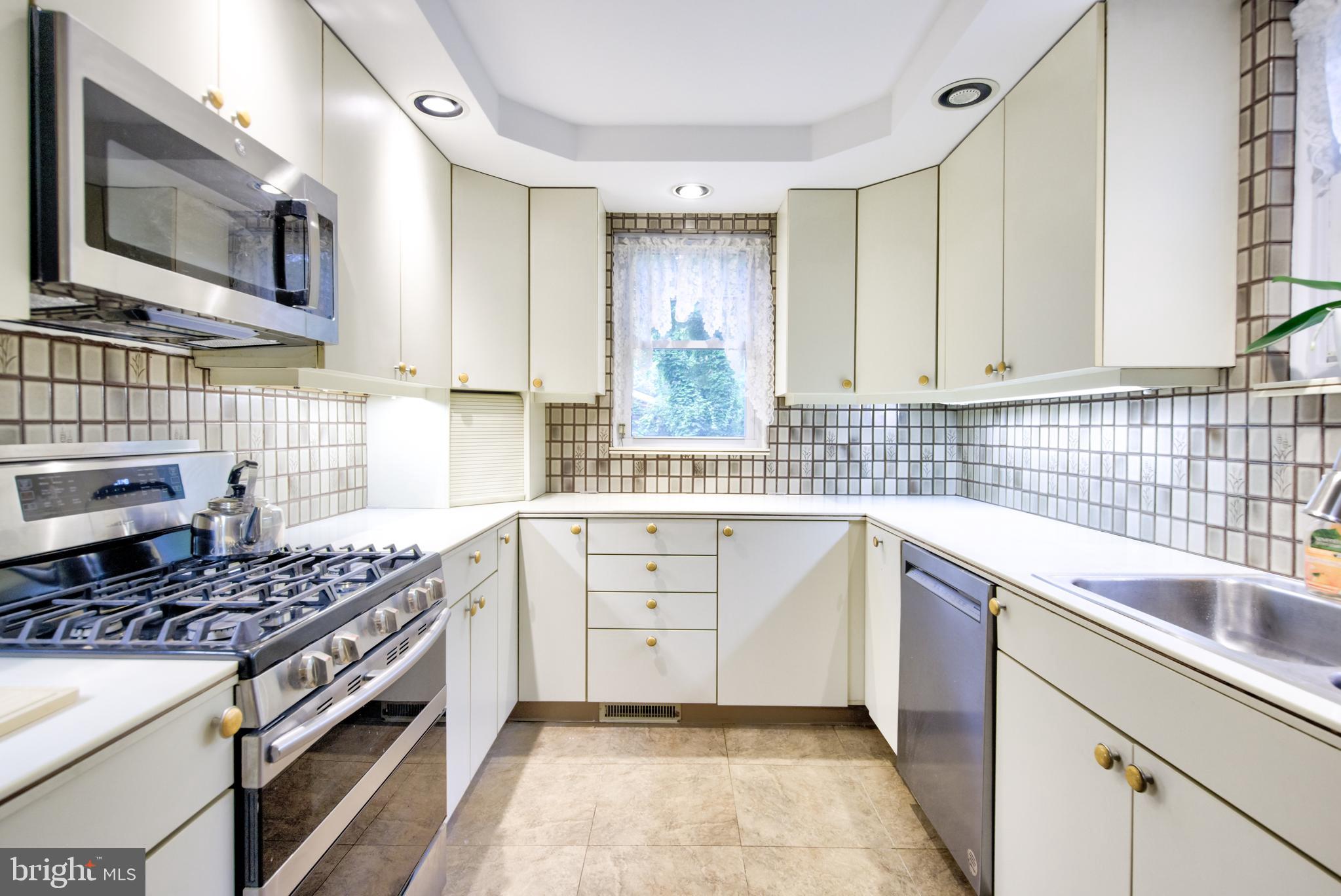 307 E ROUMFORT ROAD