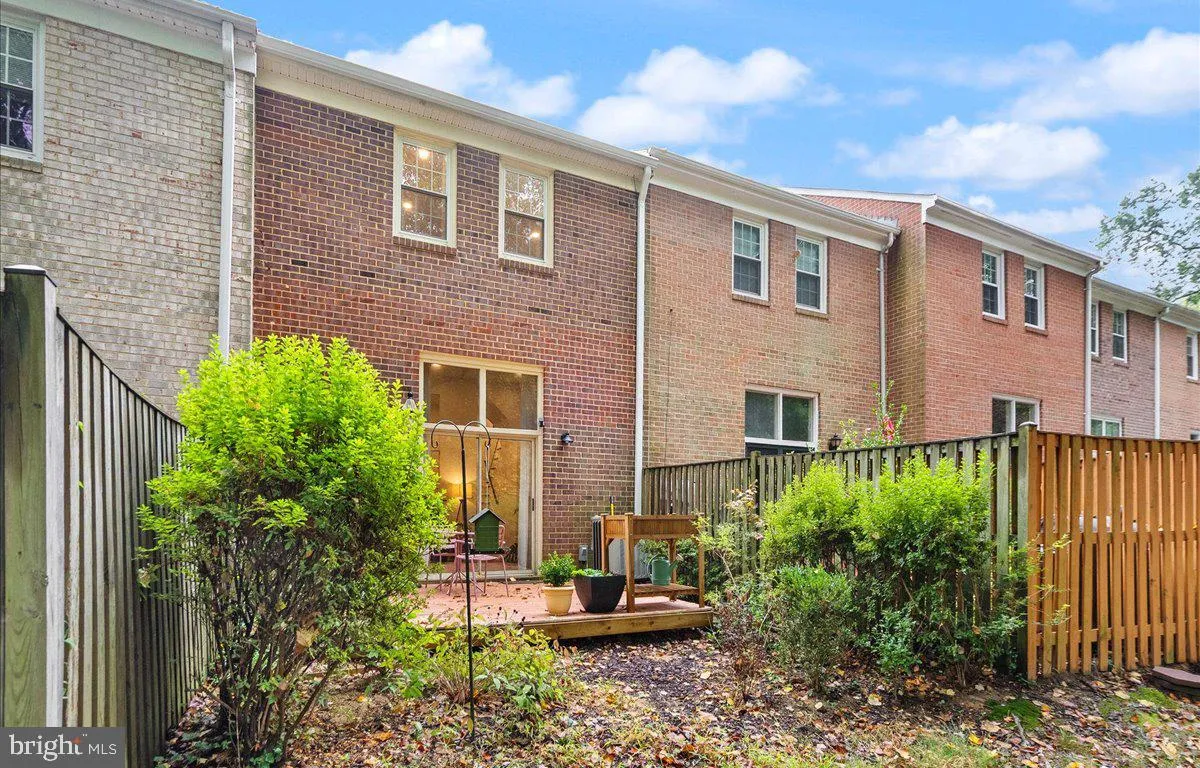 Reston, Virginia 20191, United States, 3 Bedrooms Bedrooms, ,3 BathroomsBathrooms,Residential,Active,213301