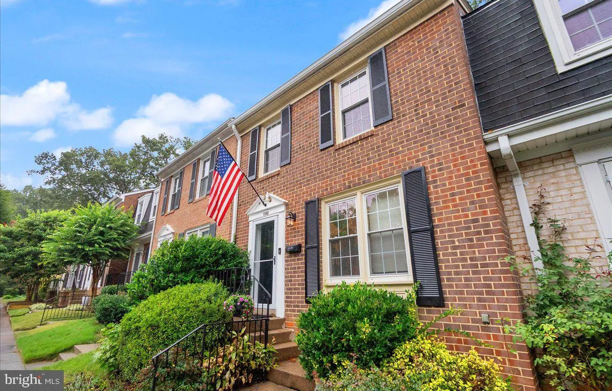 Reston, Virginia 20191, United States, 3 Bedrooms Bedrooms, ,3 BathroomsBathrooms,Residential,Active,213301