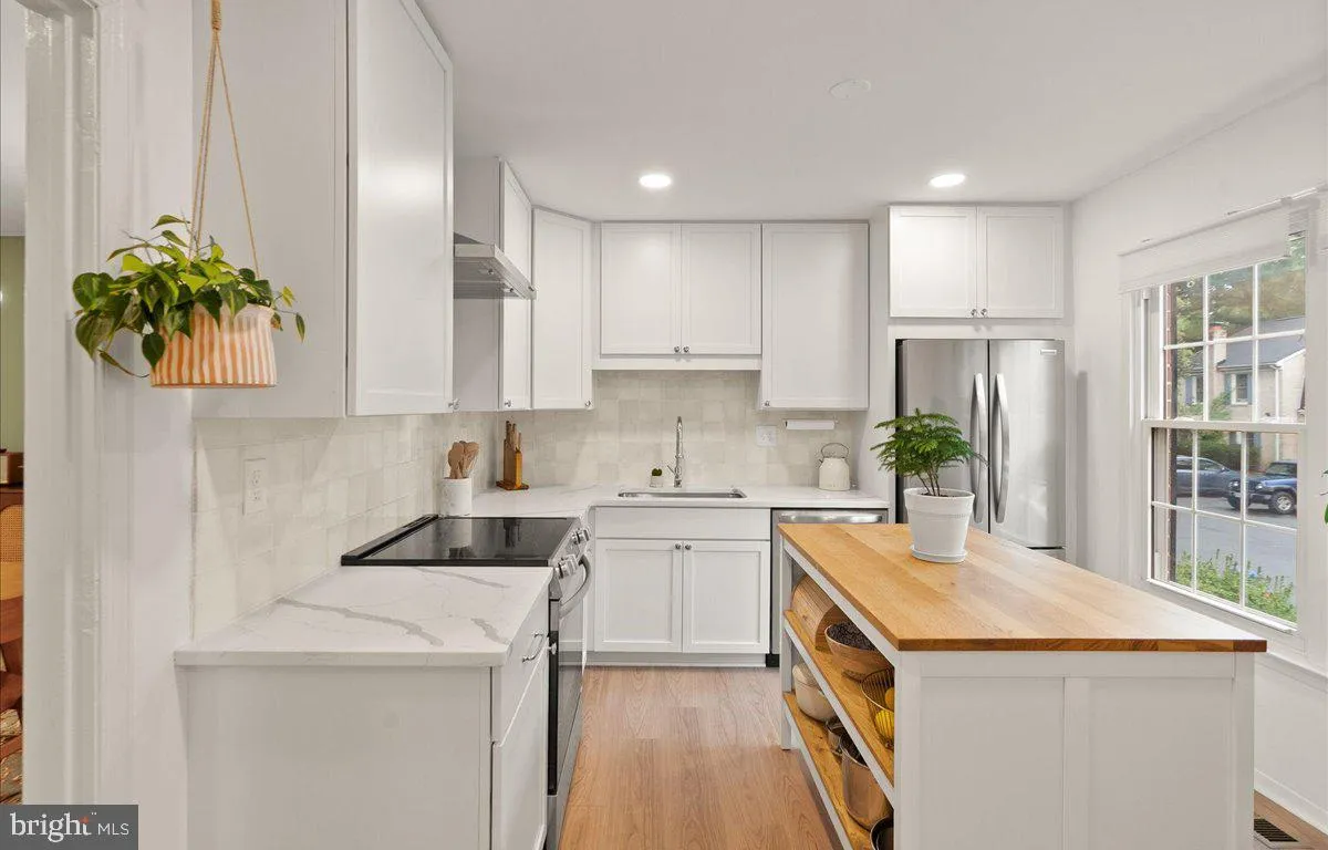 Reston, Virginia 20191, United States, 3 Bedrooms Bedrooms, ,3 BathroomsBathrooms,Residential,Active,213301