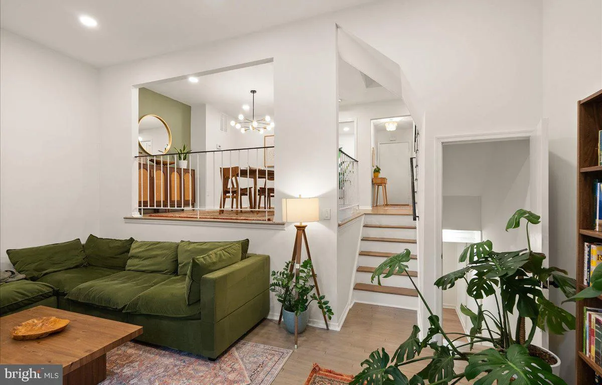 Reston, Virginia 20191, United States, 3 Bedrooms Bedrooms, ,3 BathroomsBathrooms,Residential,Active,213301