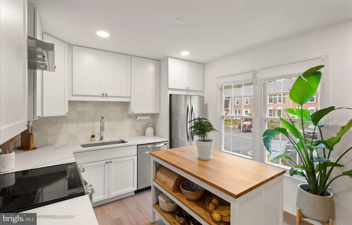 Reston, Virginia 20191, United States, 3 Bedrooms Bedrooms, ,3 BathroomsBathrooms,Residential,Active,213301