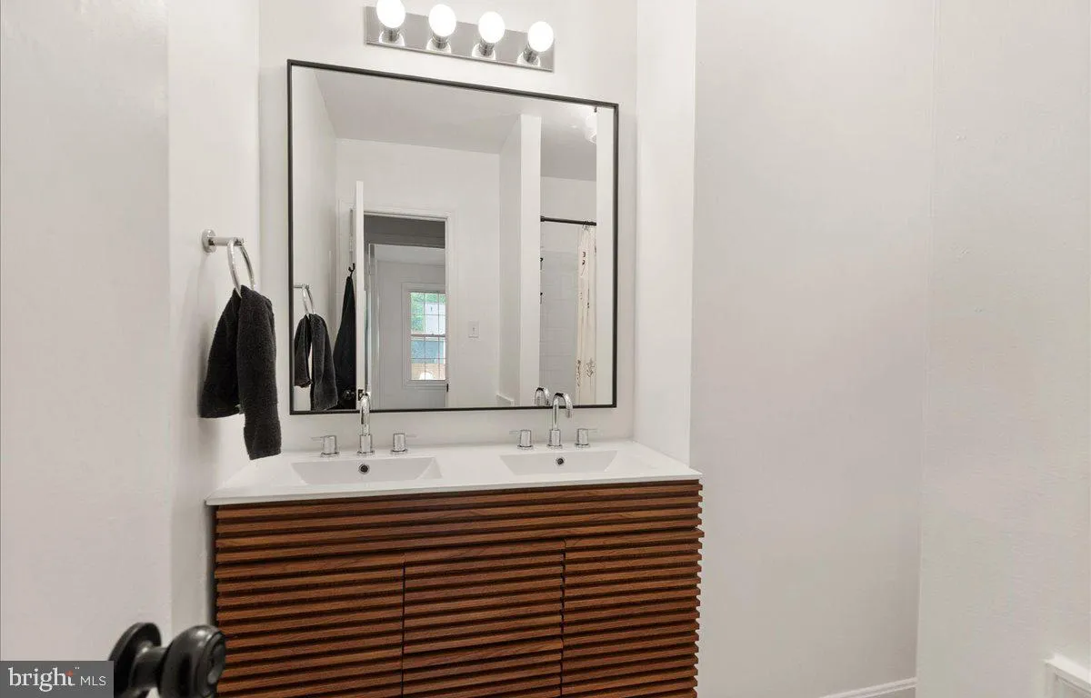 Reston, Virginia 20191, United States, 3 Bedrooms Bedrooms, ,3 BathroomsBathrooms,Residential,Active,213301