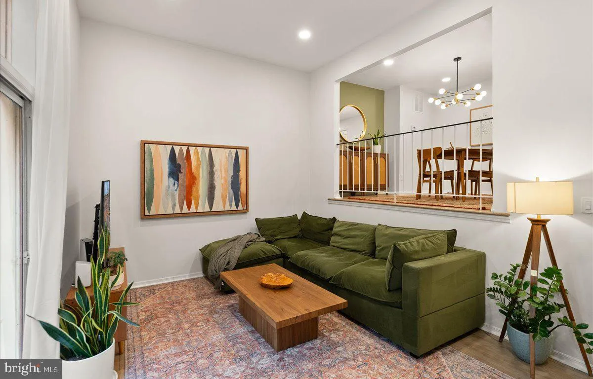 Reston, Virginia 20191, United States, 3 Bedrooms Bedrooms, ,3 BathroomsBathrooms,Residential,Active,213301