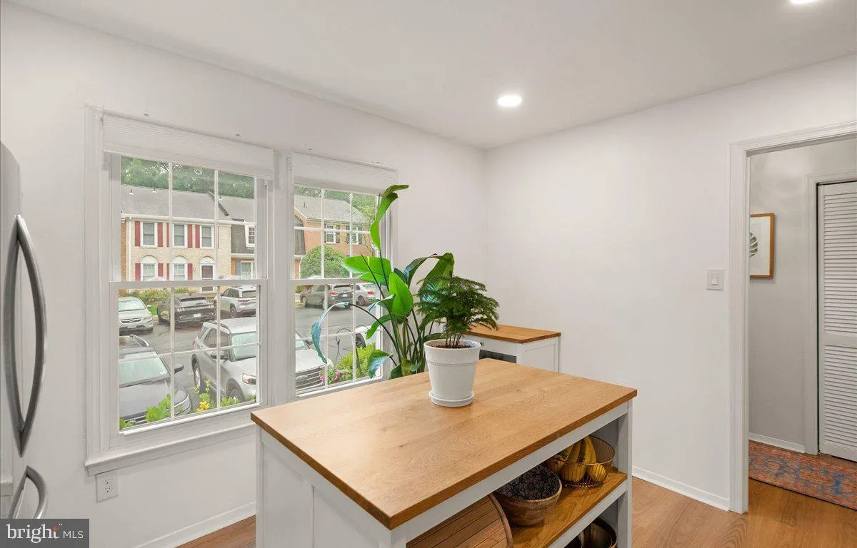 Reston, Virginia 20191, United States, 3 Bedrooms Bedrooms, ,3 BathroomsBathrooms,Residential,Active,213301