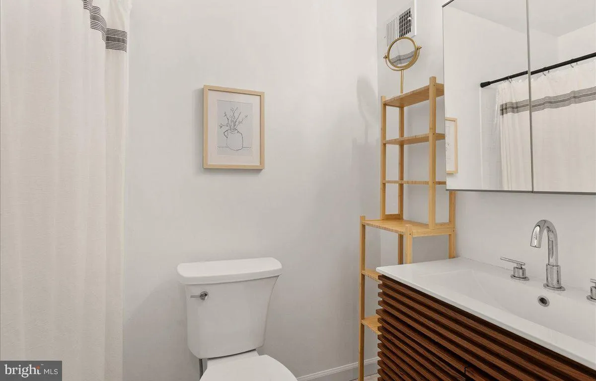 Reston, Virginia 20191, United States, 3 Bedrooms Bedrooms, ,3 BathroomsBathrooms,Residential,Active,213301