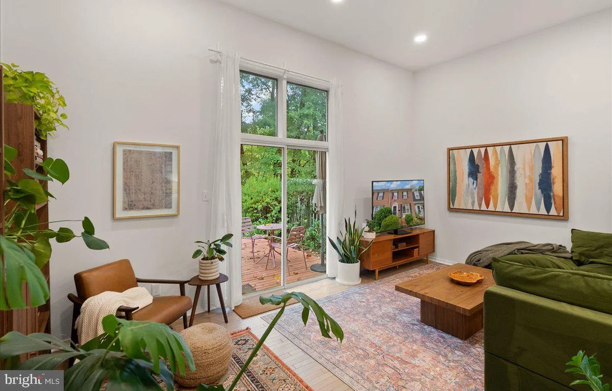 Reston, Virginia 20191, United States, 3 Bedrooms Bedrooms, ,3 BathroomsBathrooms,Residential,Active,213301