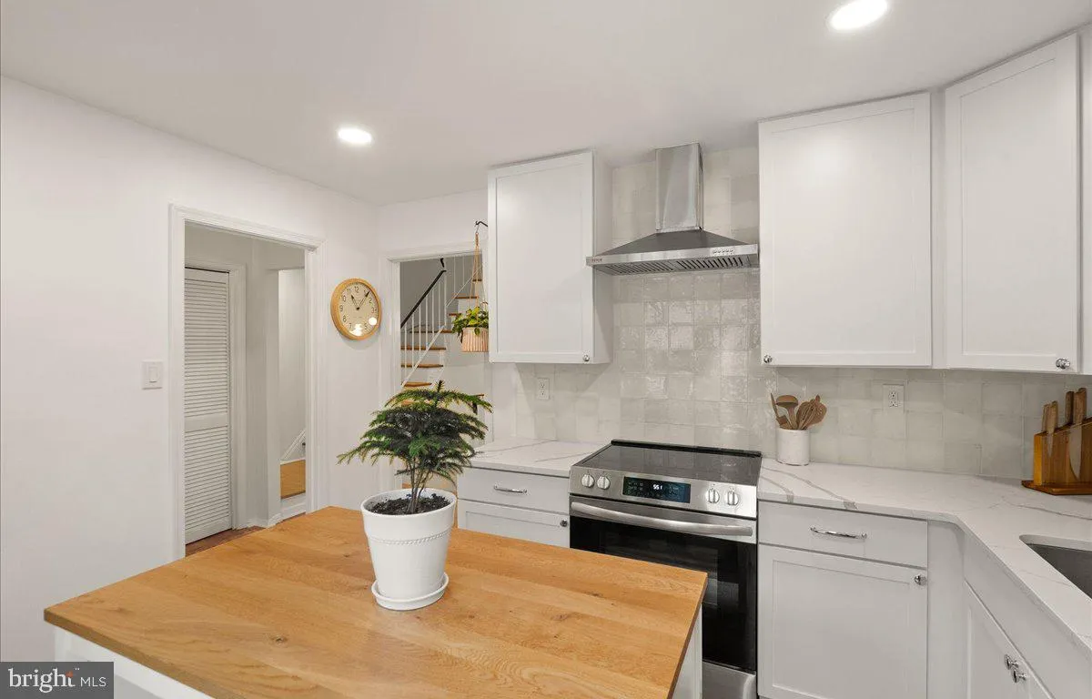 Reston, Virginia 20191, United States, 3 Bedrooms Bedrooms, ,3 BathroomsBathrooms,Residential,Active,213301