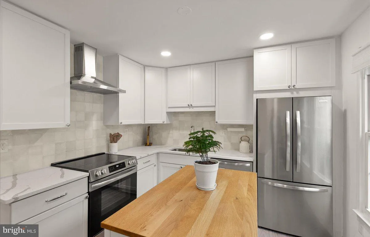 Reston, Virginia 20191, United States, 3 Bedrooms Bedrooms, ,3 BathroomsBathrooms,Residential,Active,213301