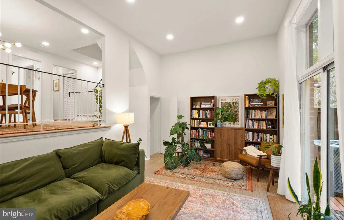 Reston, Virginia 20191, United States, 3 Bedrooms Bedrooms, ,3 BathroomsBathrooms,Residential,Active,213301