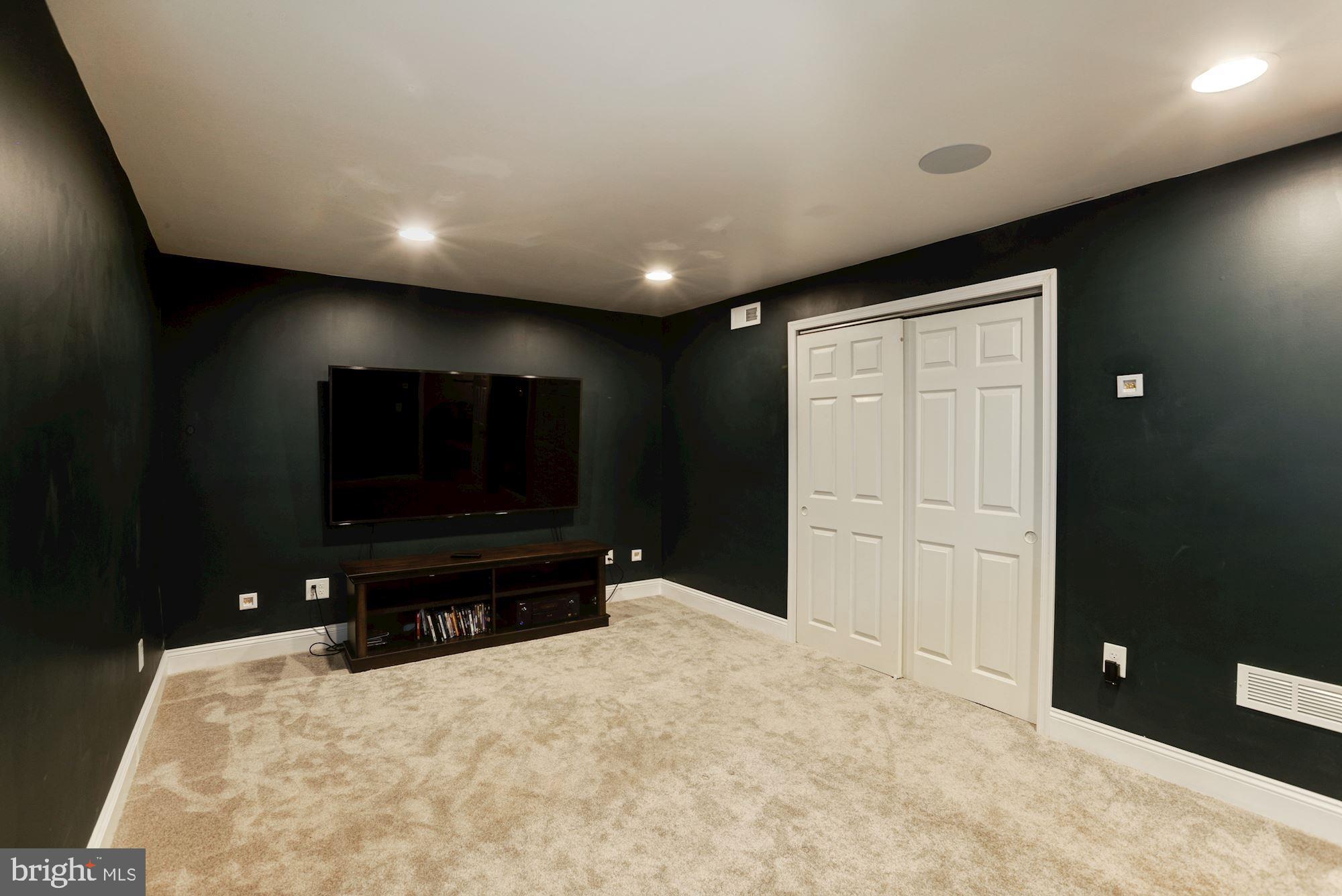 MONTCLAIR/COUNTRY CLUB - Residential