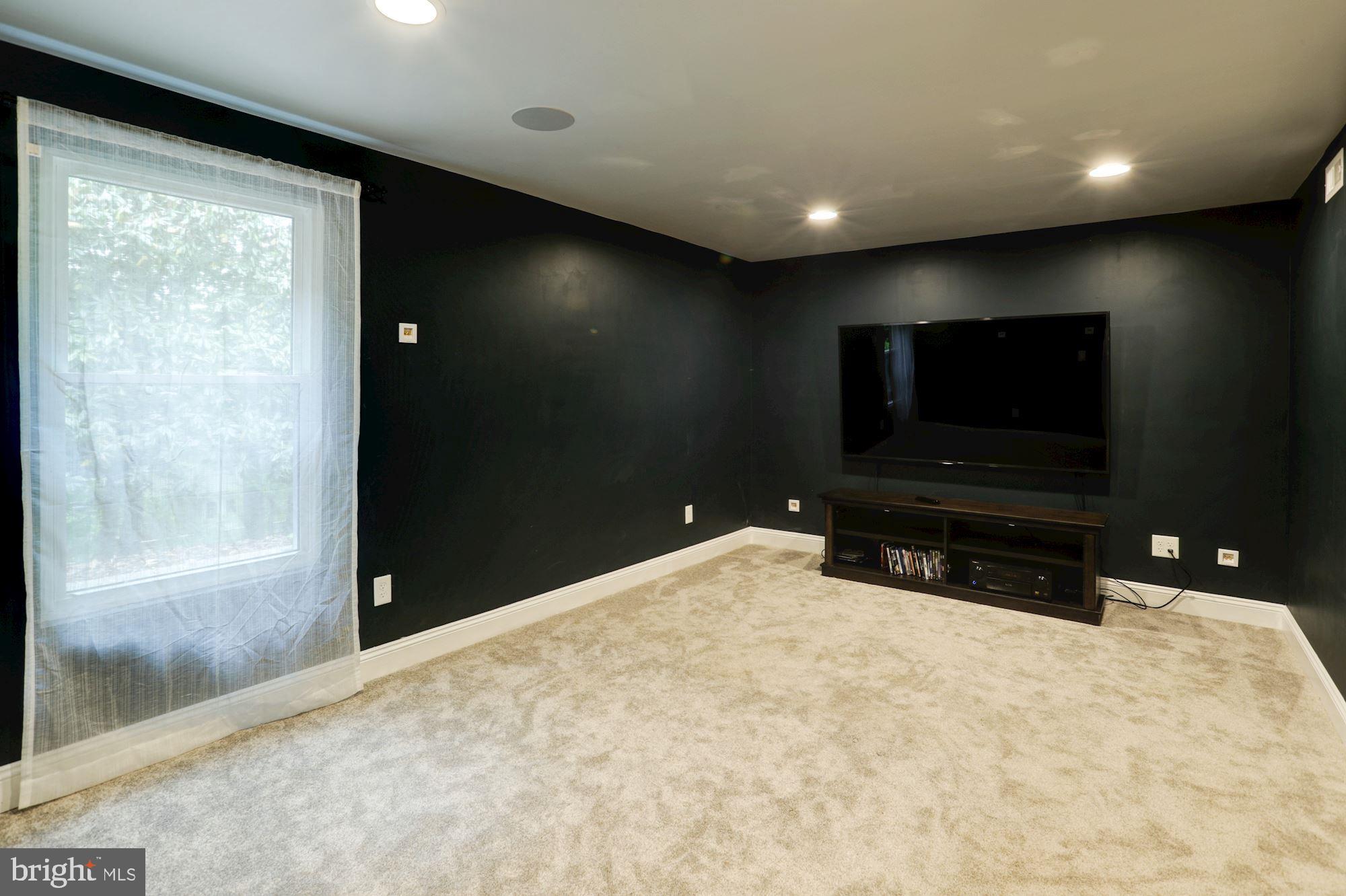 MONTCLAIR/COUNTRY CLUB - Residential