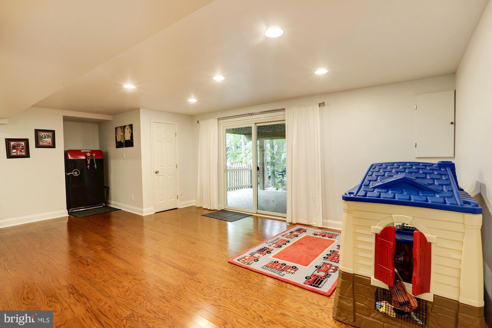 MONTCLAIR/COUNTRY CLUB - Residential