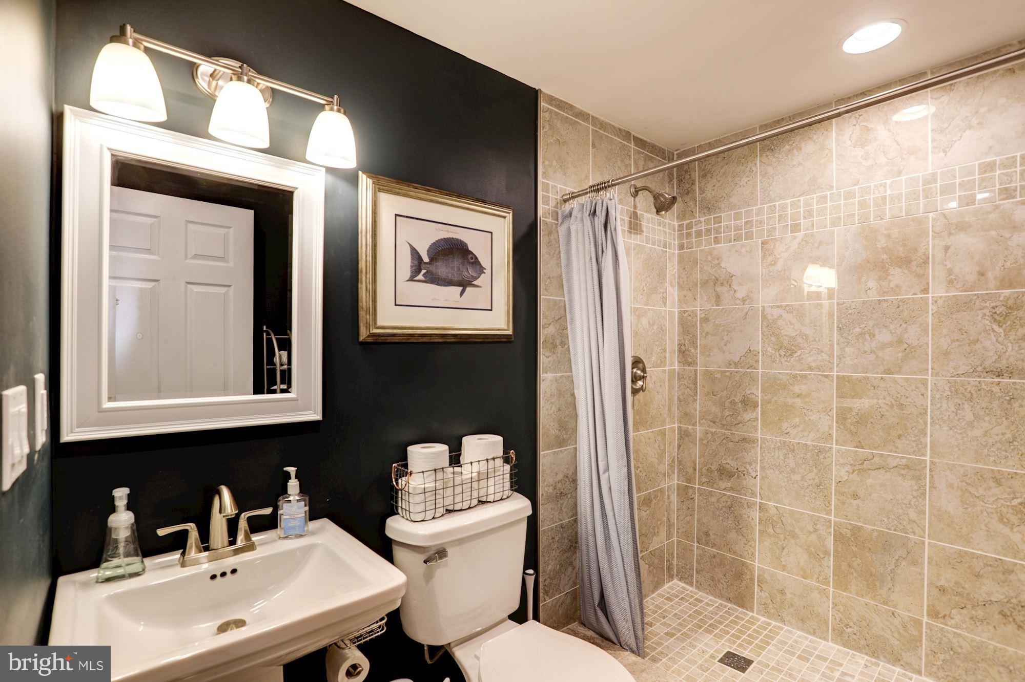 MONTCLAIR/COUNTRY CLUB - Residential