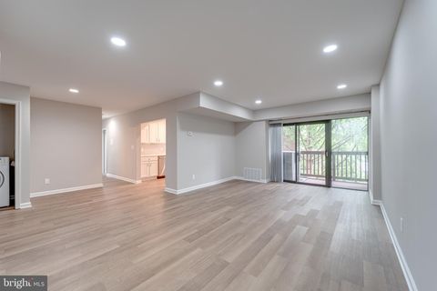 Photo of 51 Skyhill Road #202, ALEXANDRIA, VA 22314 (MLS # VAAX2050626)