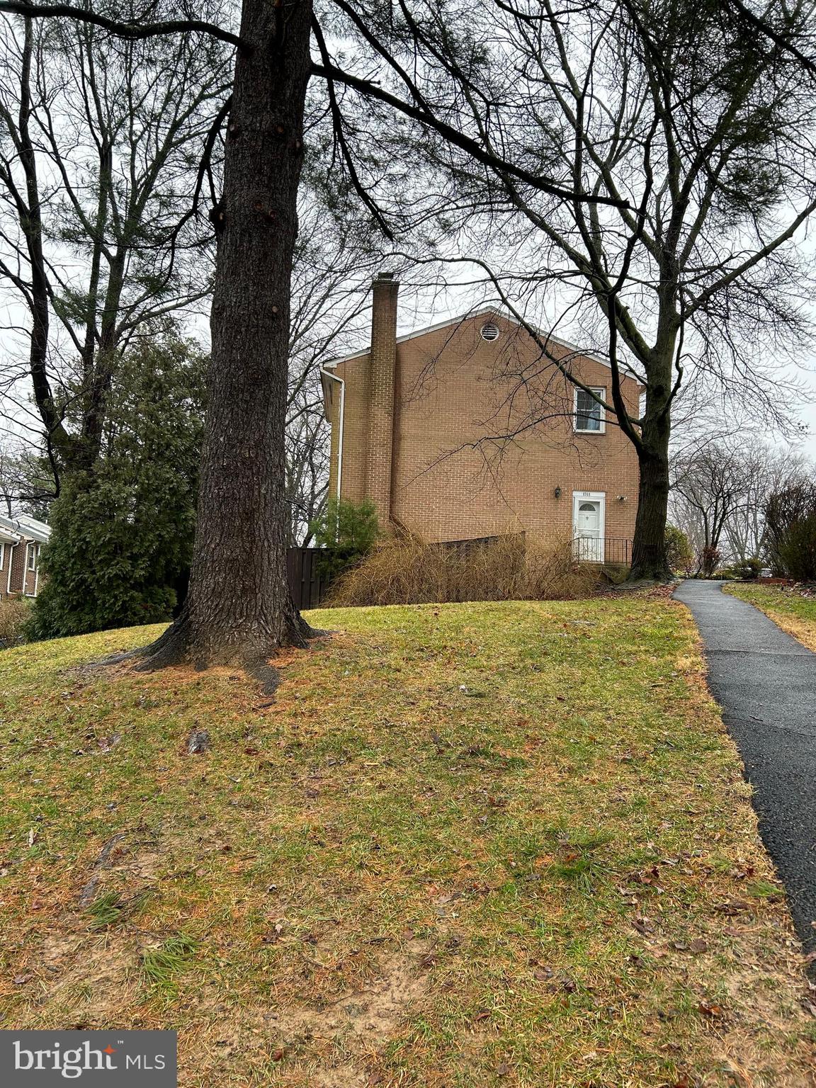 STRATHMEADE SQUARE - Residential Lease