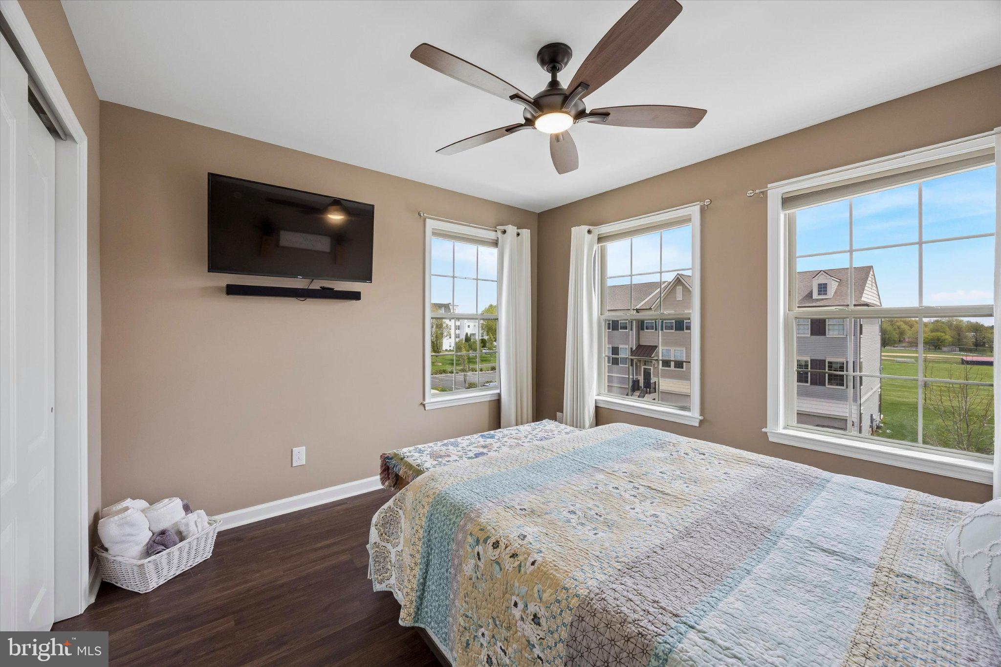TALL OAKS - Residential