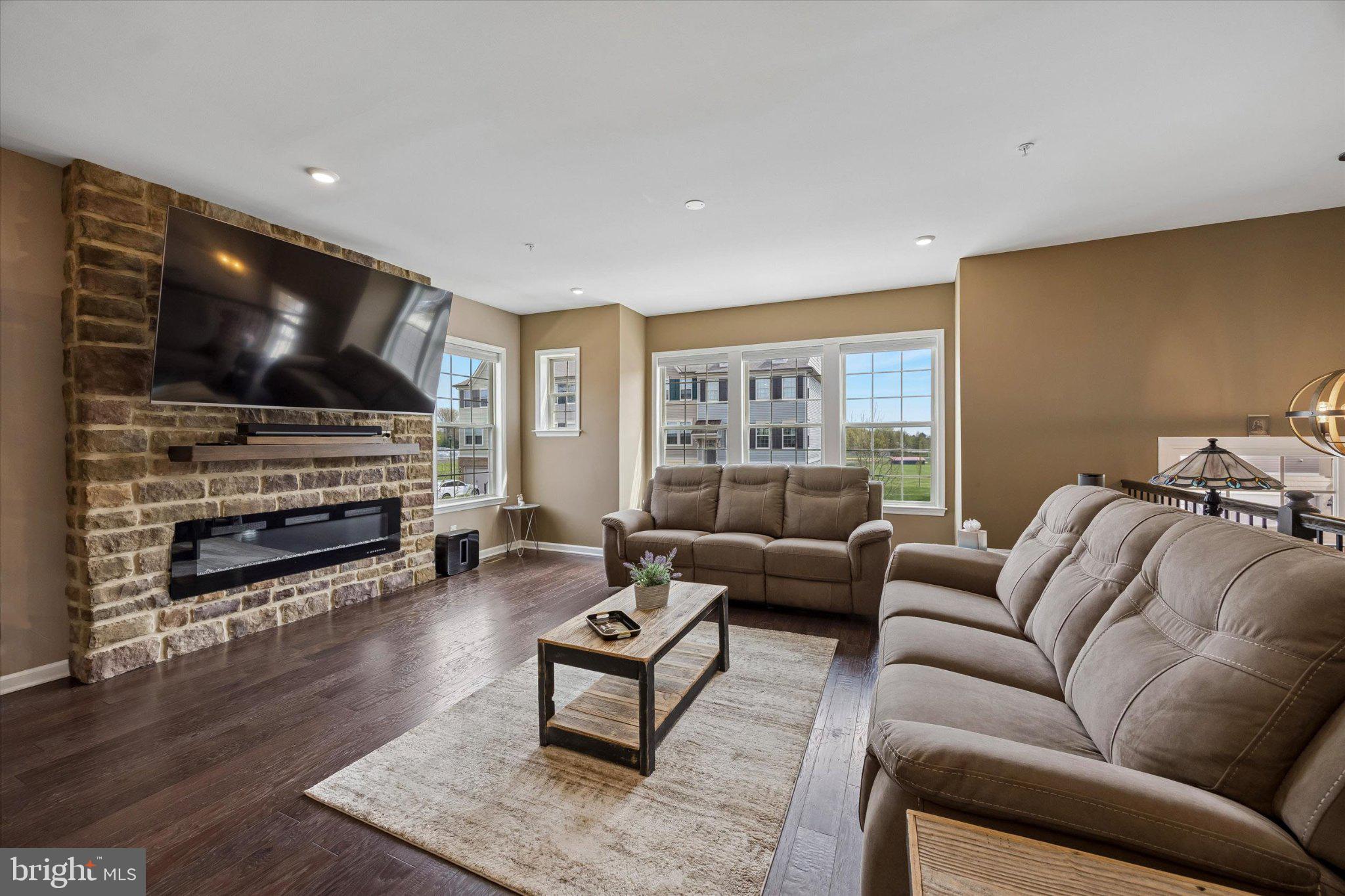 TALL OAKS - Residential