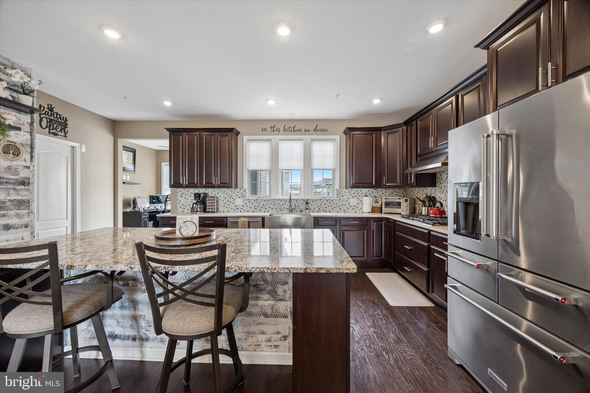 TALL OAKS - Residential