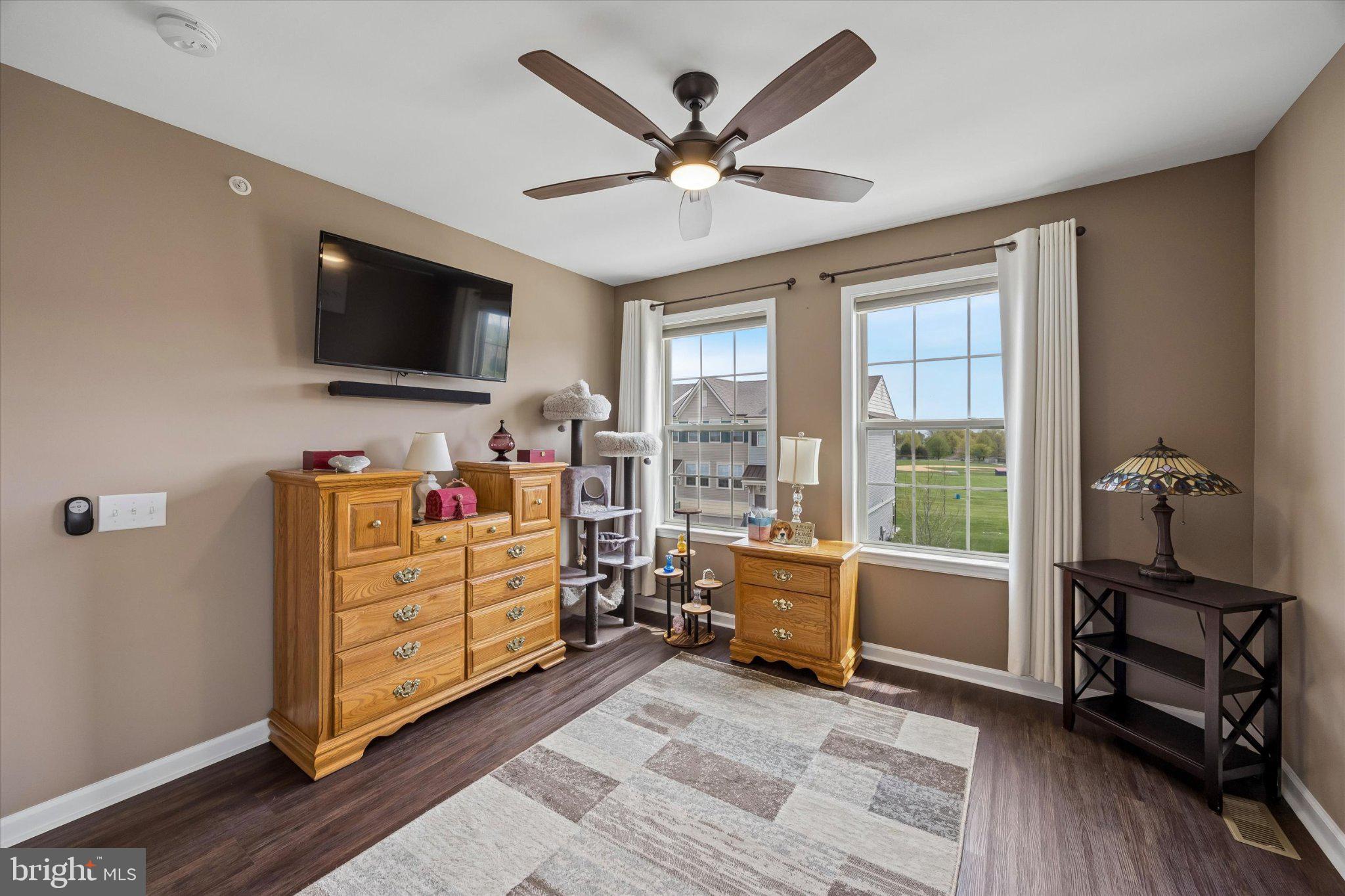 TALL OAKS - Residential