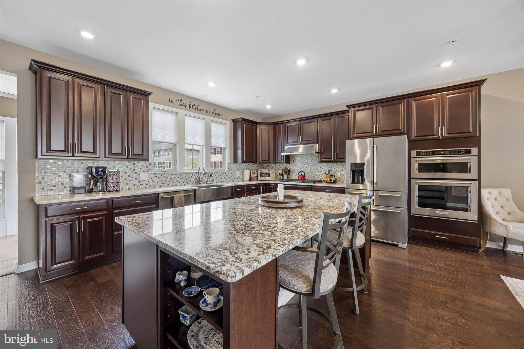 TALL OAKS - Residential