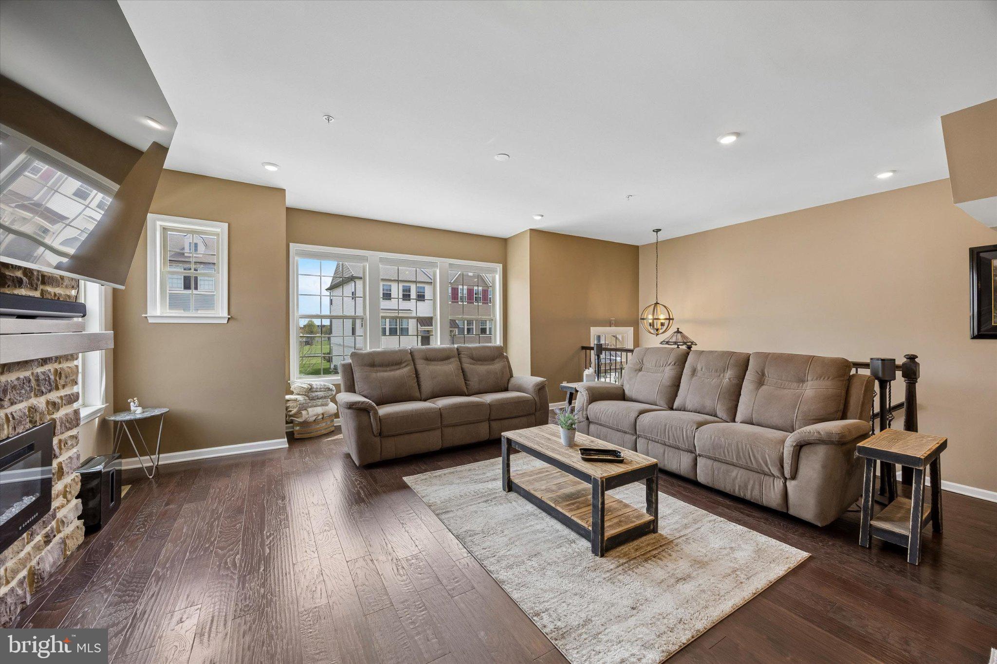 TALL OAKS - Residential