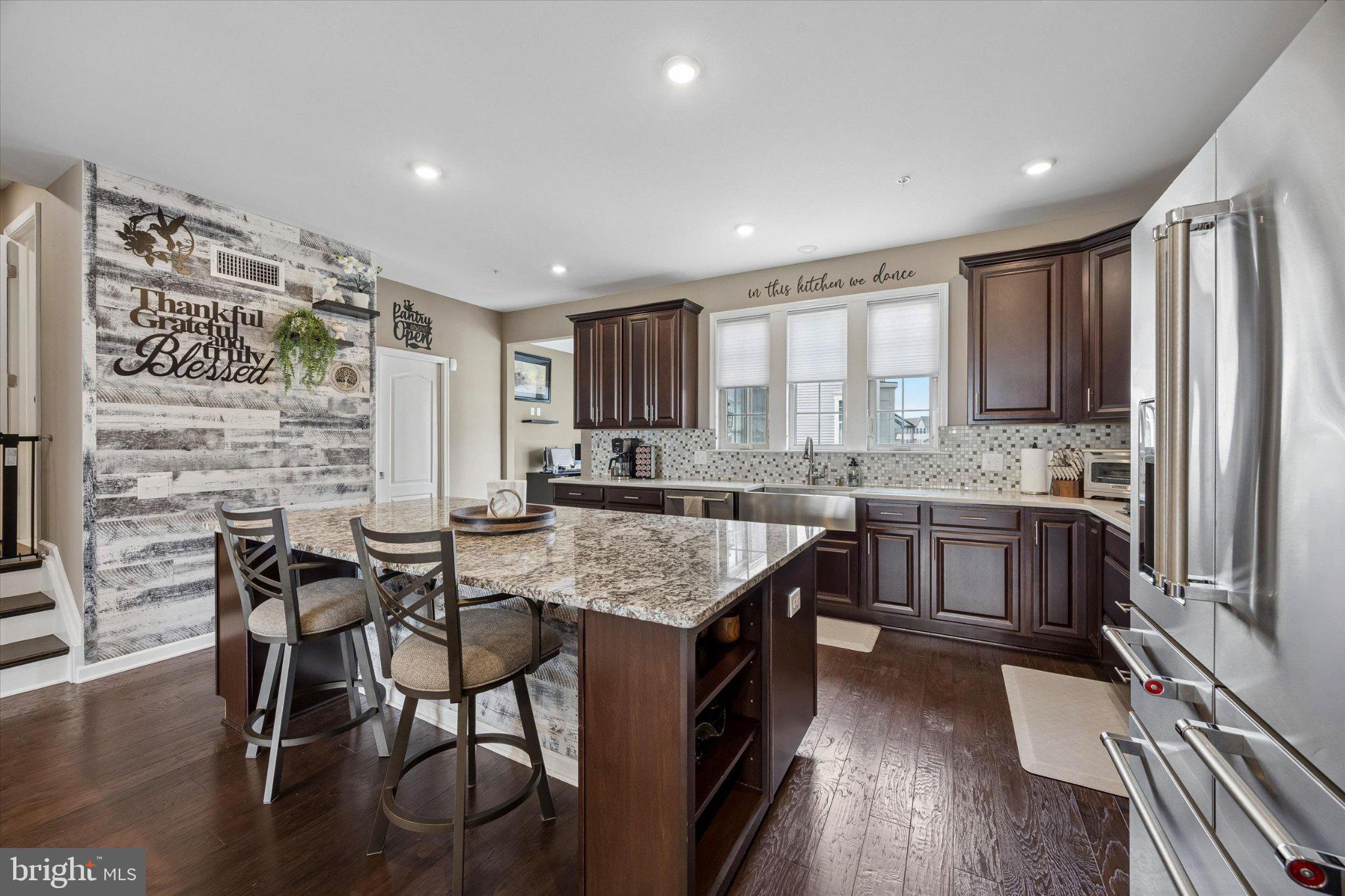 TALL OAKS - Residential