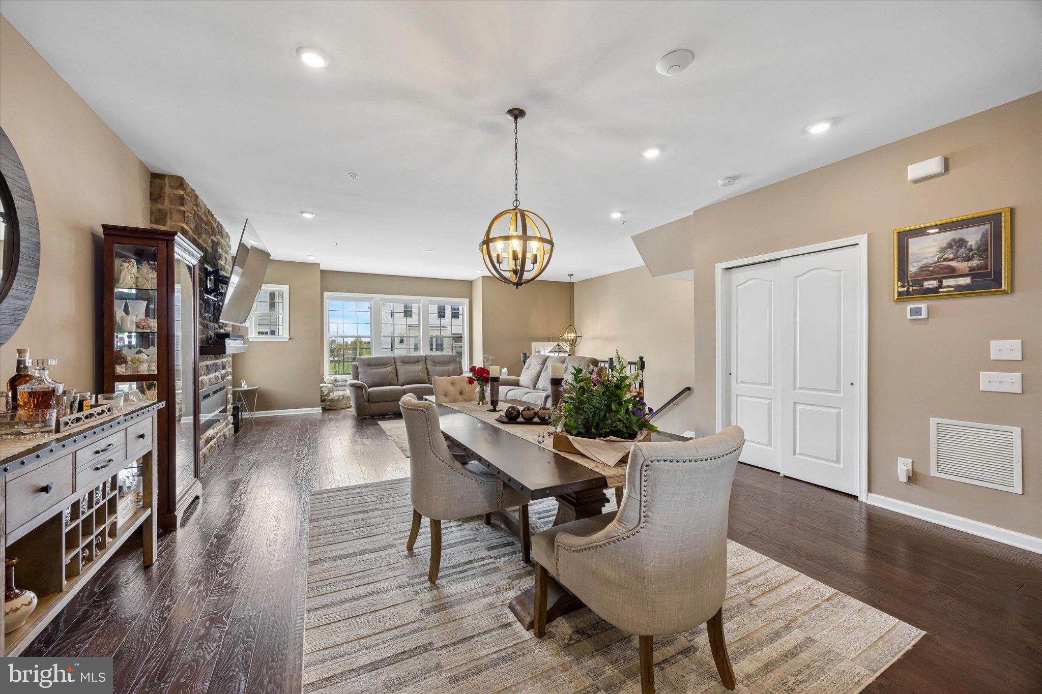 TALL OAKS - Residential