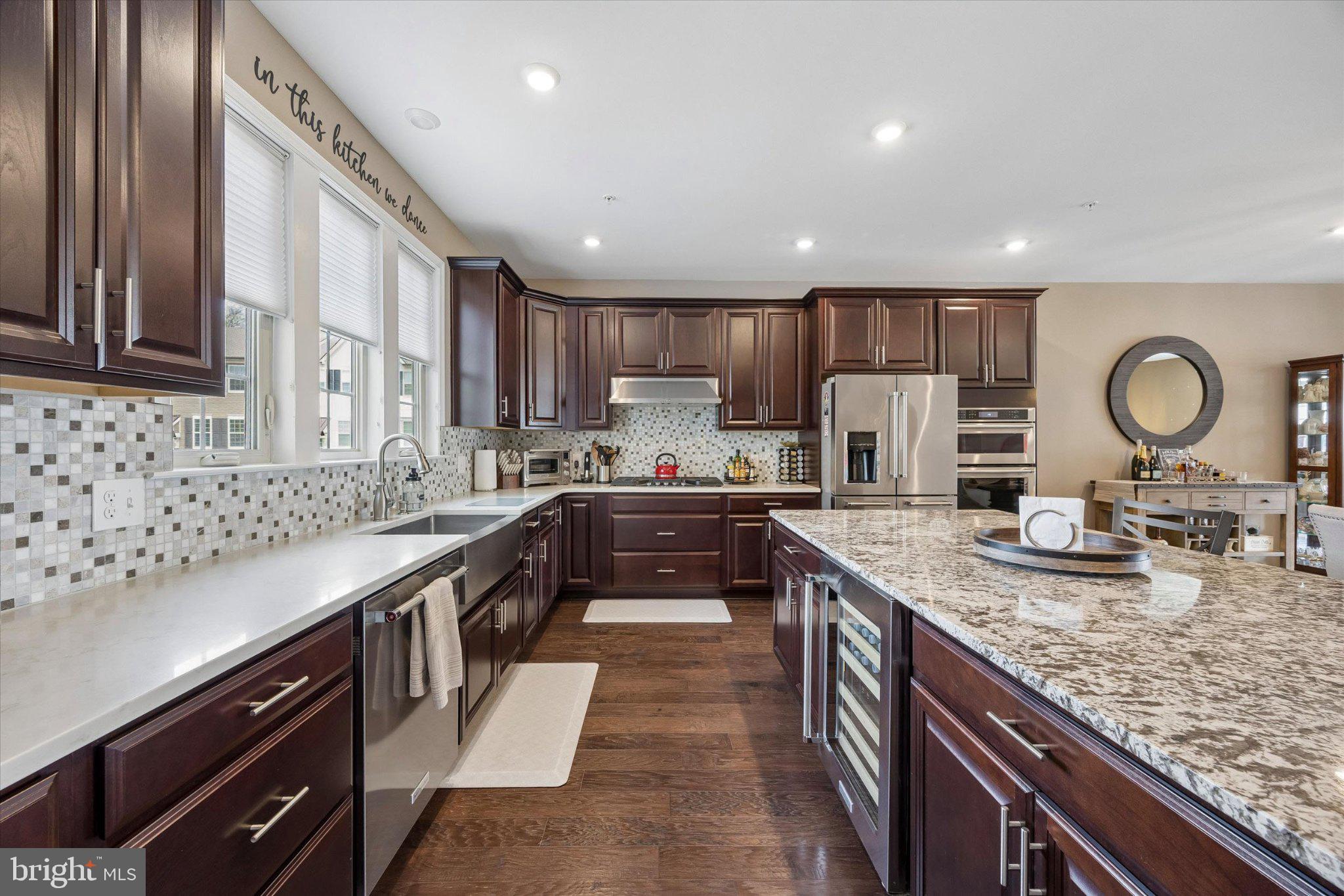 TALL OAKS - Residential