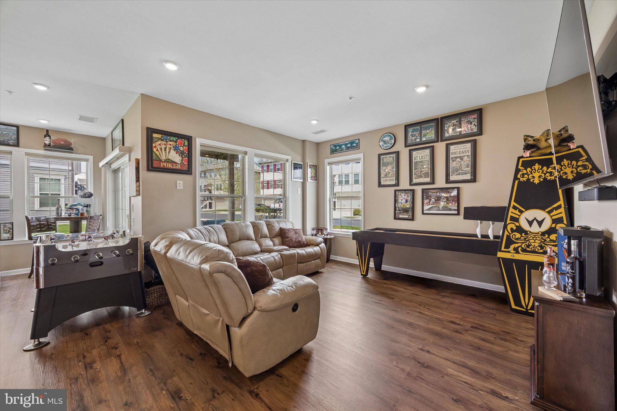 TALL OAKS - Residential