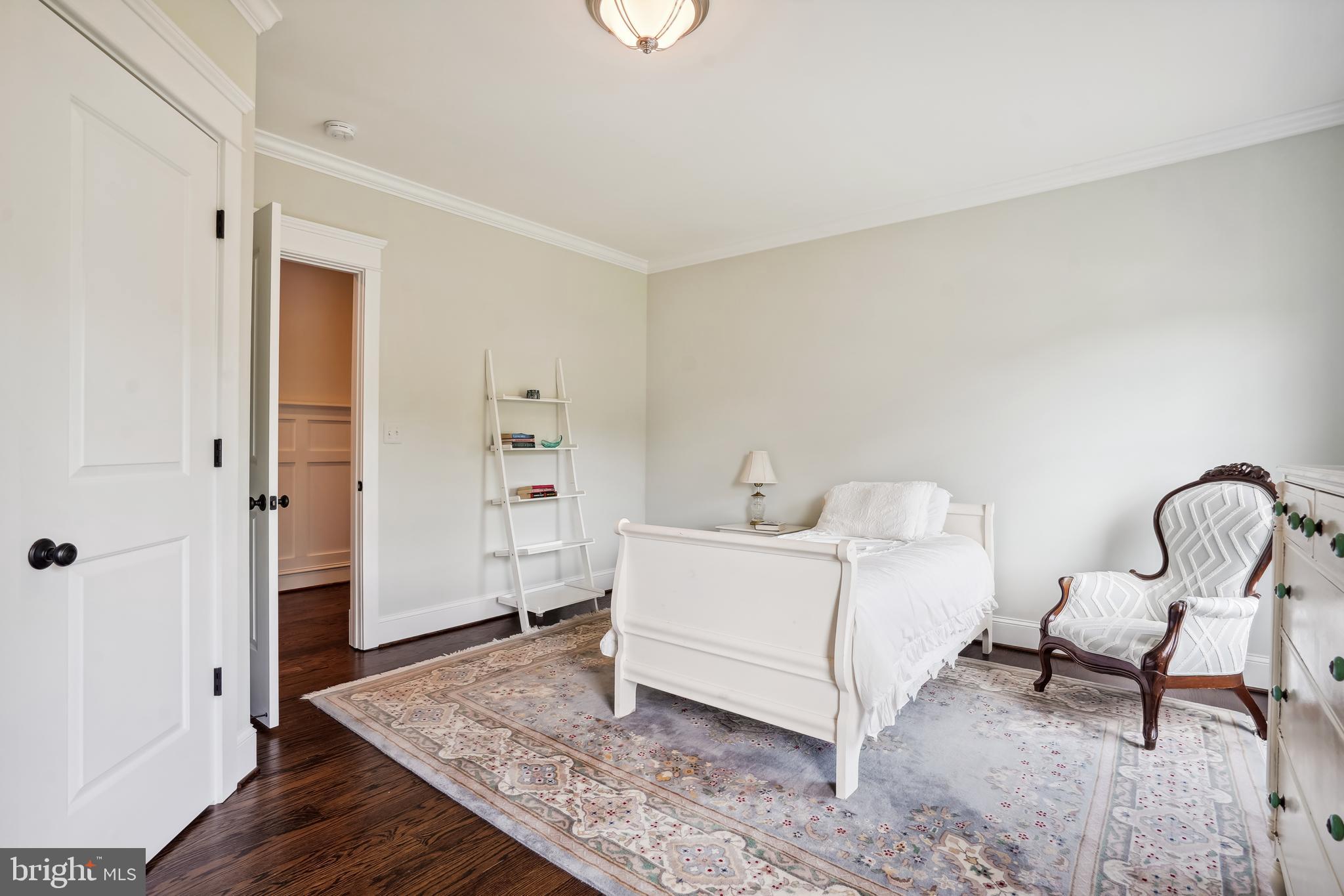 MCLEAN ESTATES - Residential