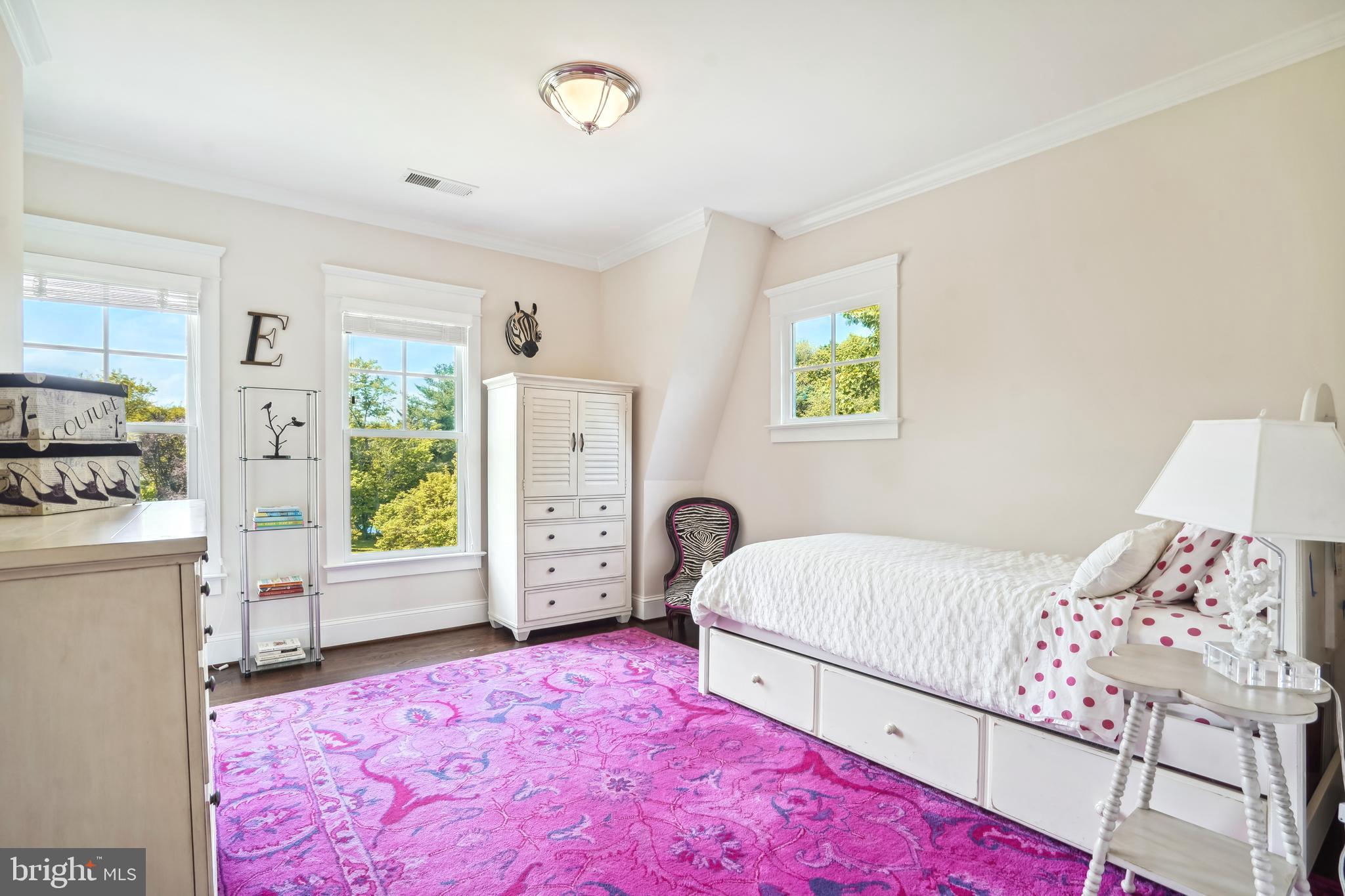 MCLEAN ESTATES - Residential